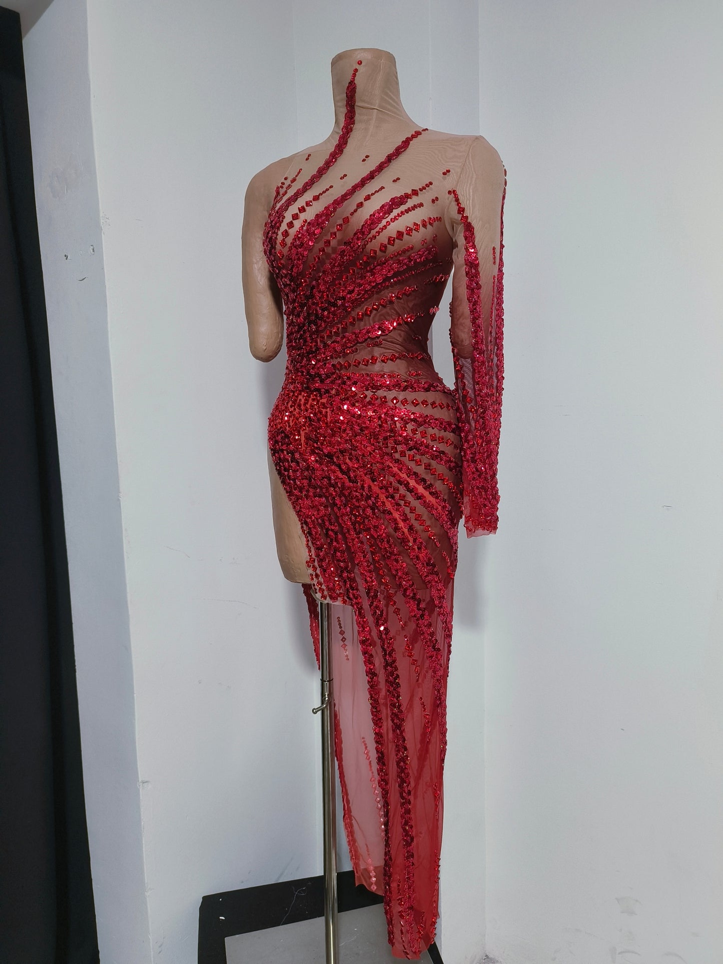 CELESINYI Xuejiang Crystal Red Asymmetric Gown
