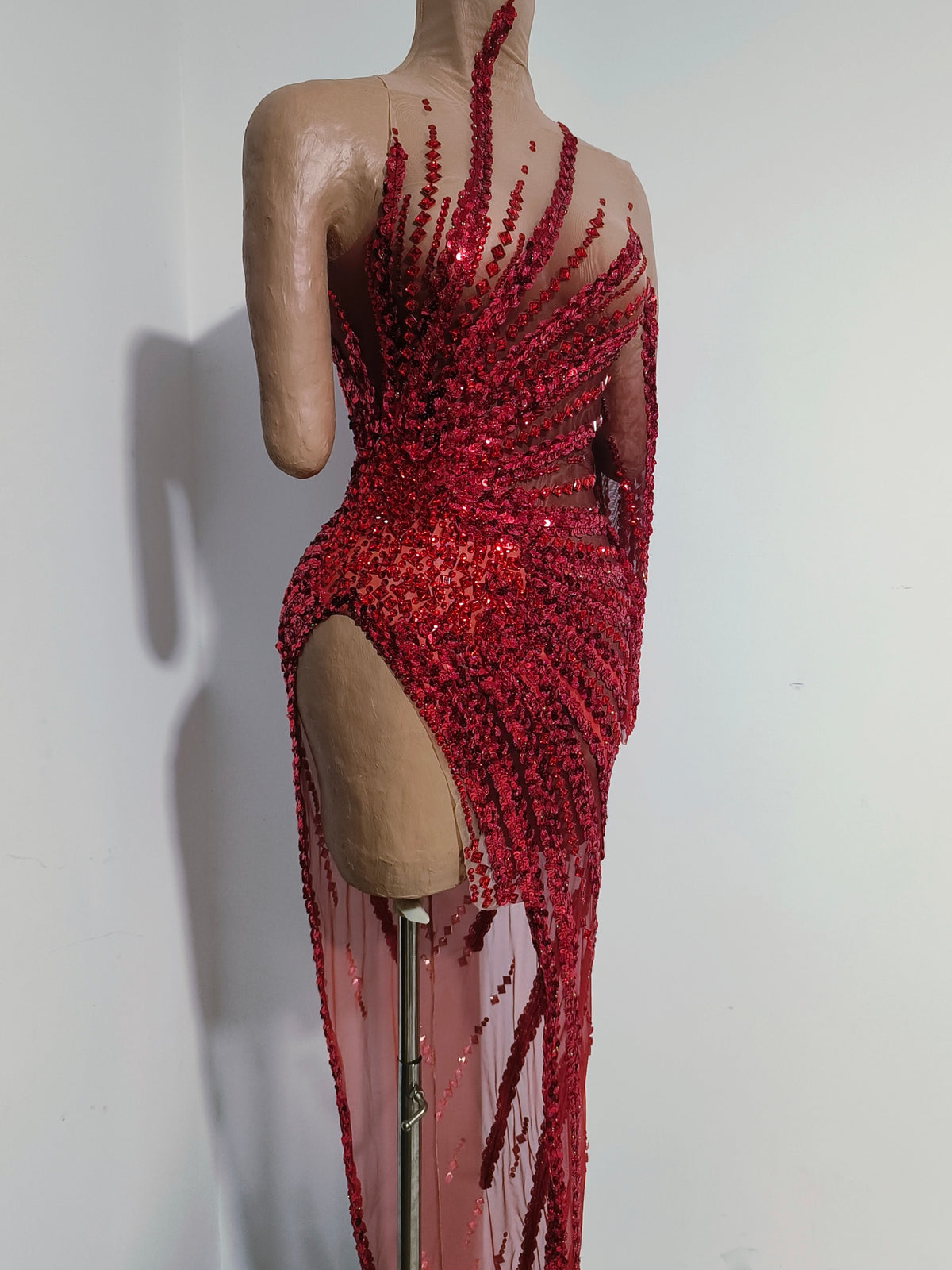 CELESINYI Xuejiang Crystal Red Asymmetric Gown