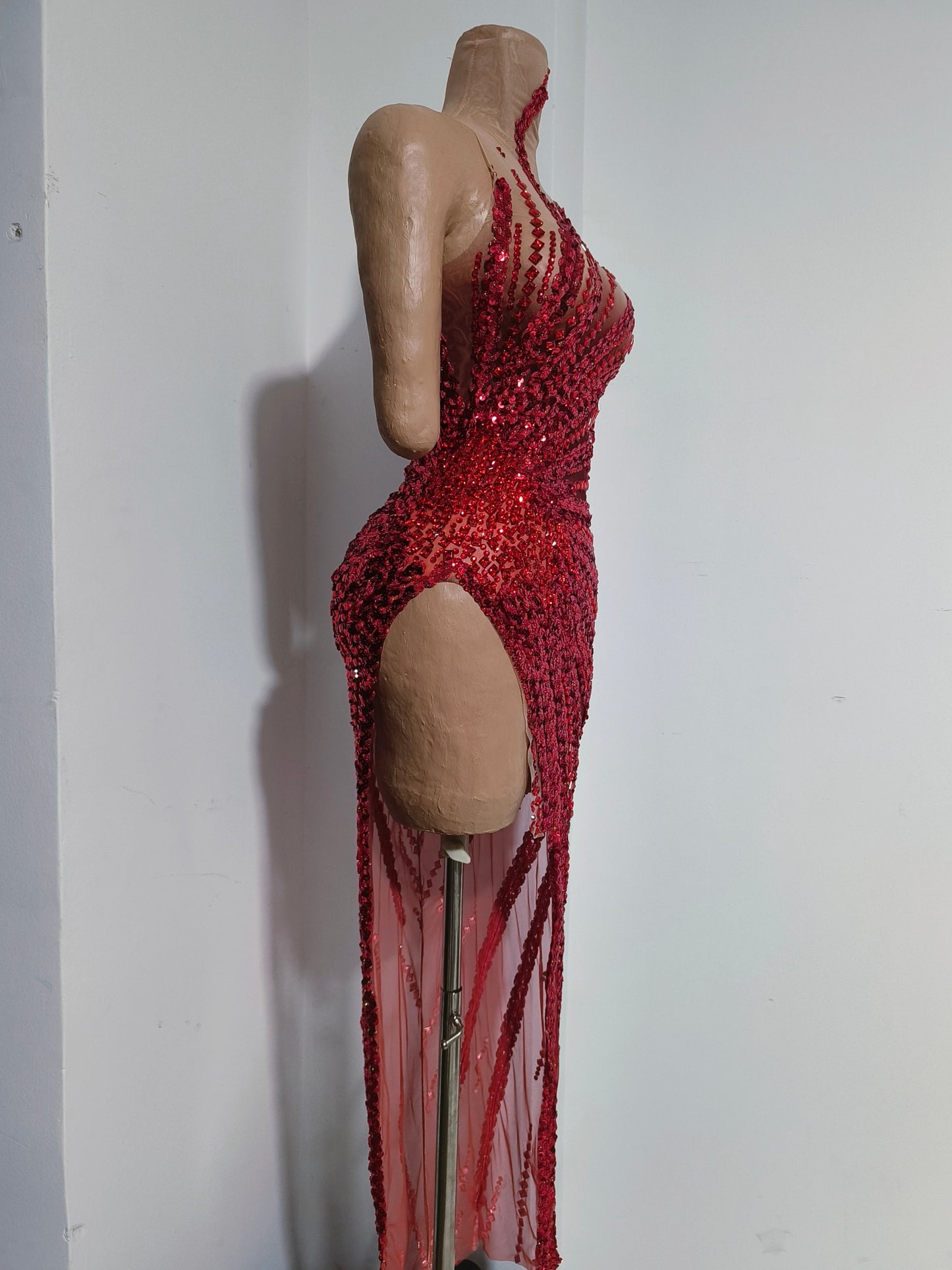 CELESINYI Xuejiang Crystal Red Asymmetric Gown