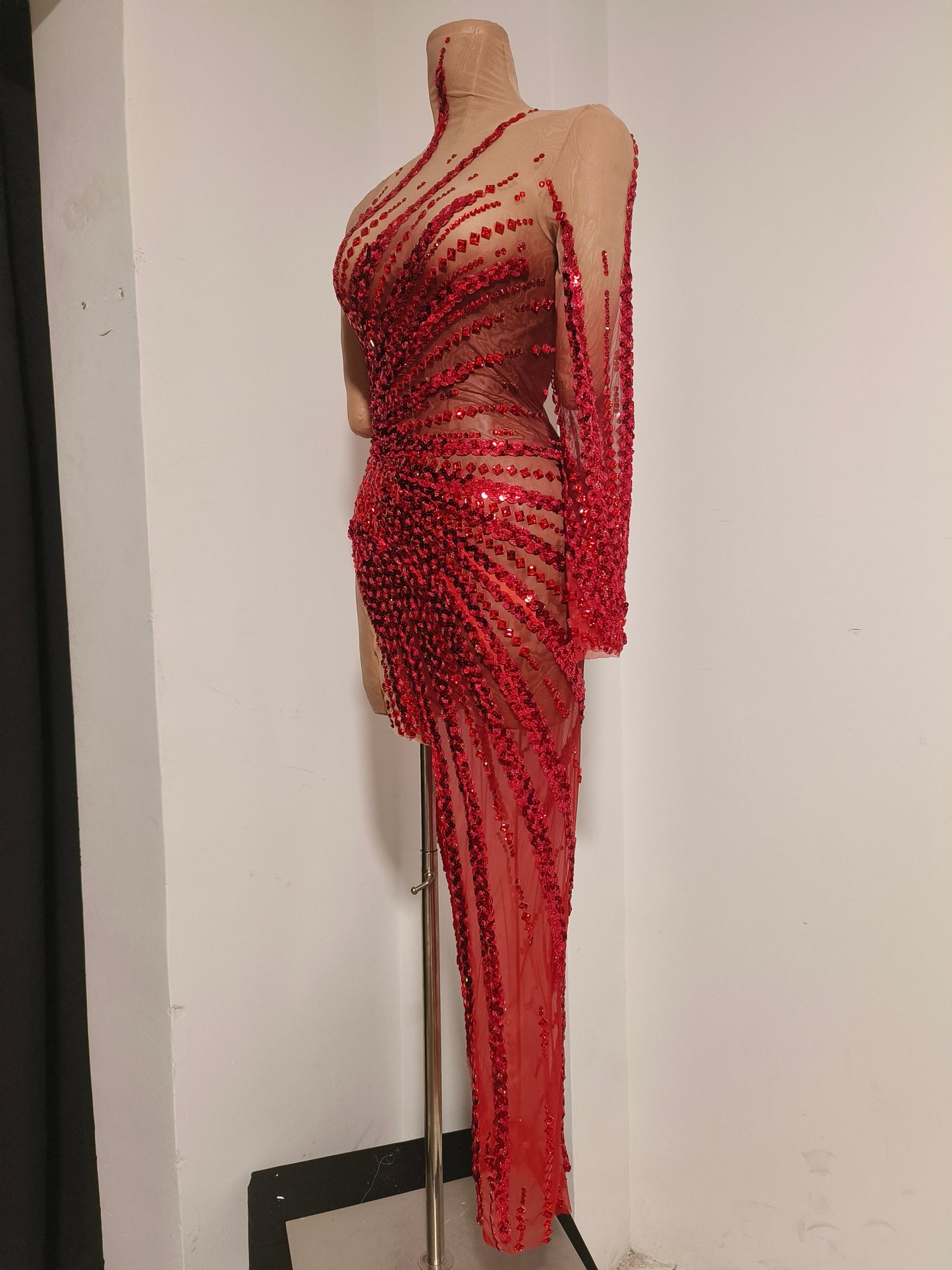 CELESINYI Xuejiang Crystal Red Asymmetric Gown
