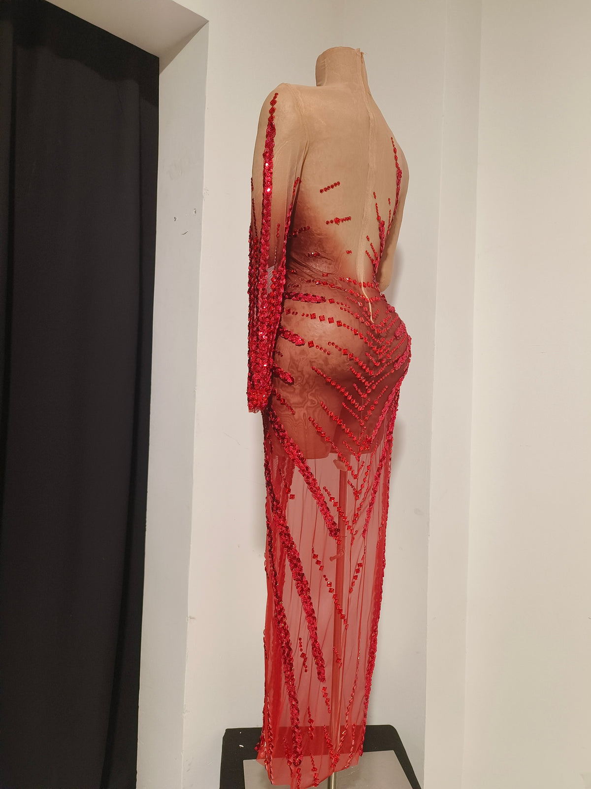 CELESINYI Xuejiang Crystal Red Asymmetric Gown