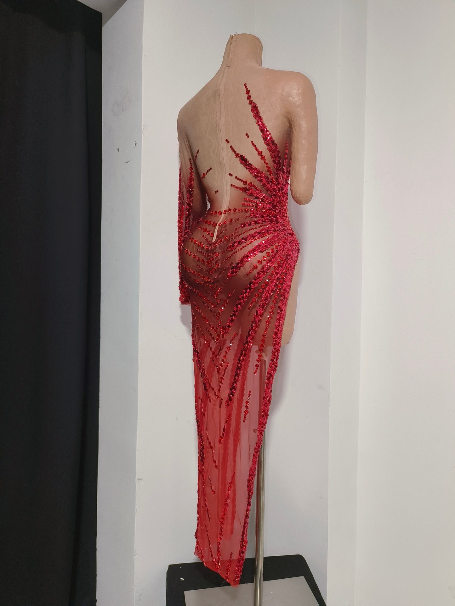 CELESINYI Xuejiang Crystal Red Asymmetric Gown