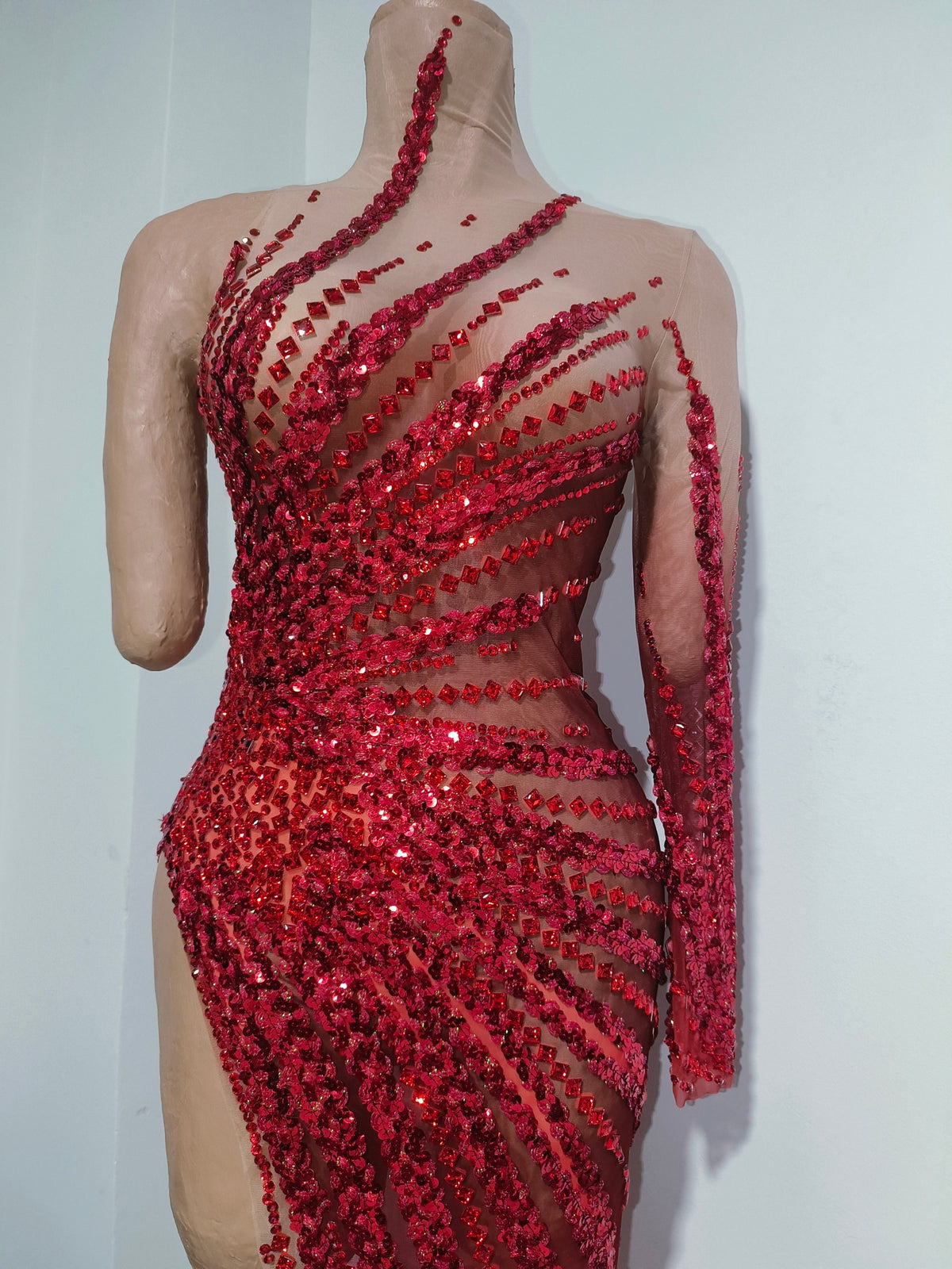CELESINYI Xuejiang Crystal Red Asymmetric Gown