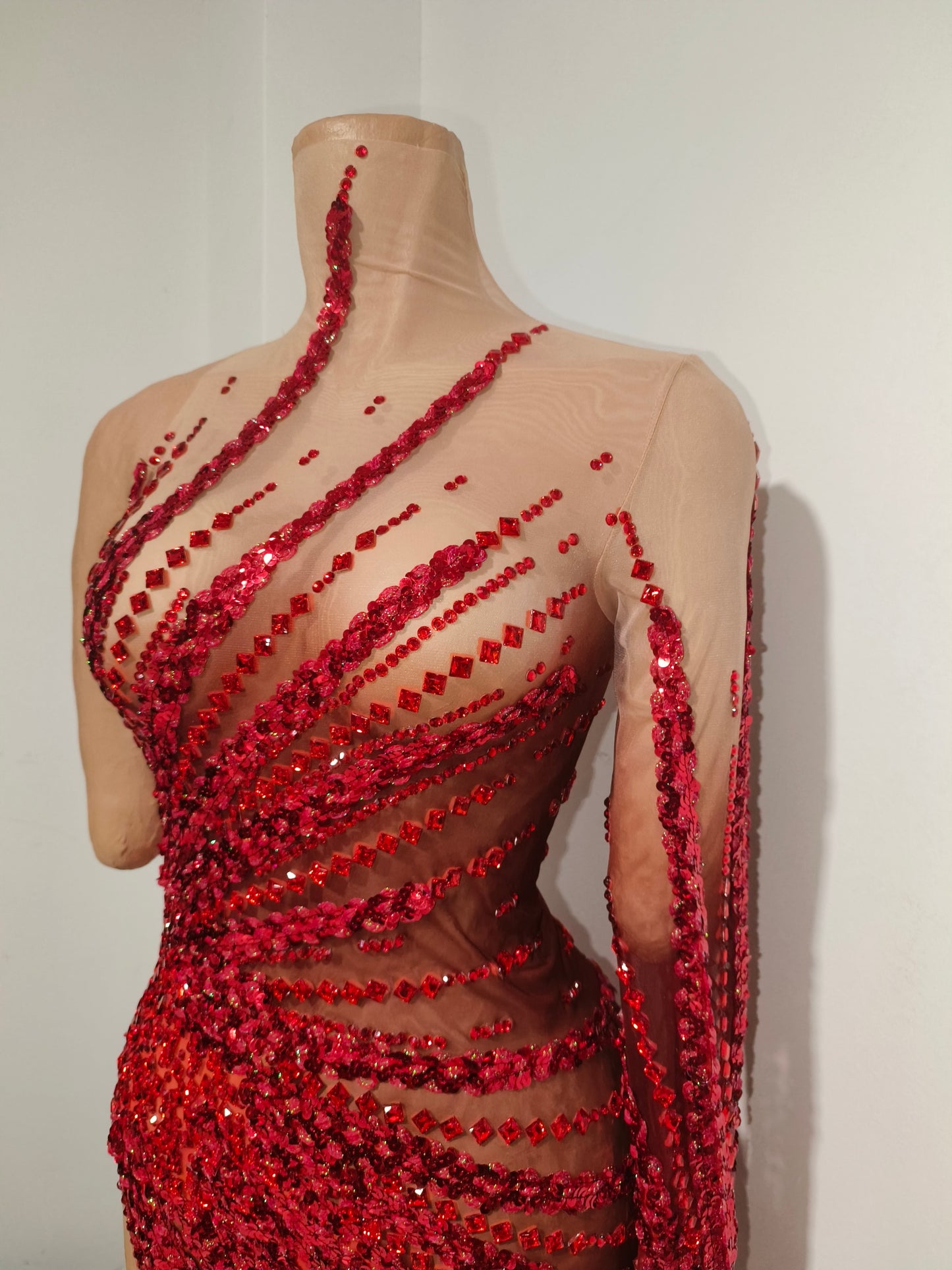 CELESINYI Xuejiang Crystal Red Asymmetric Gown