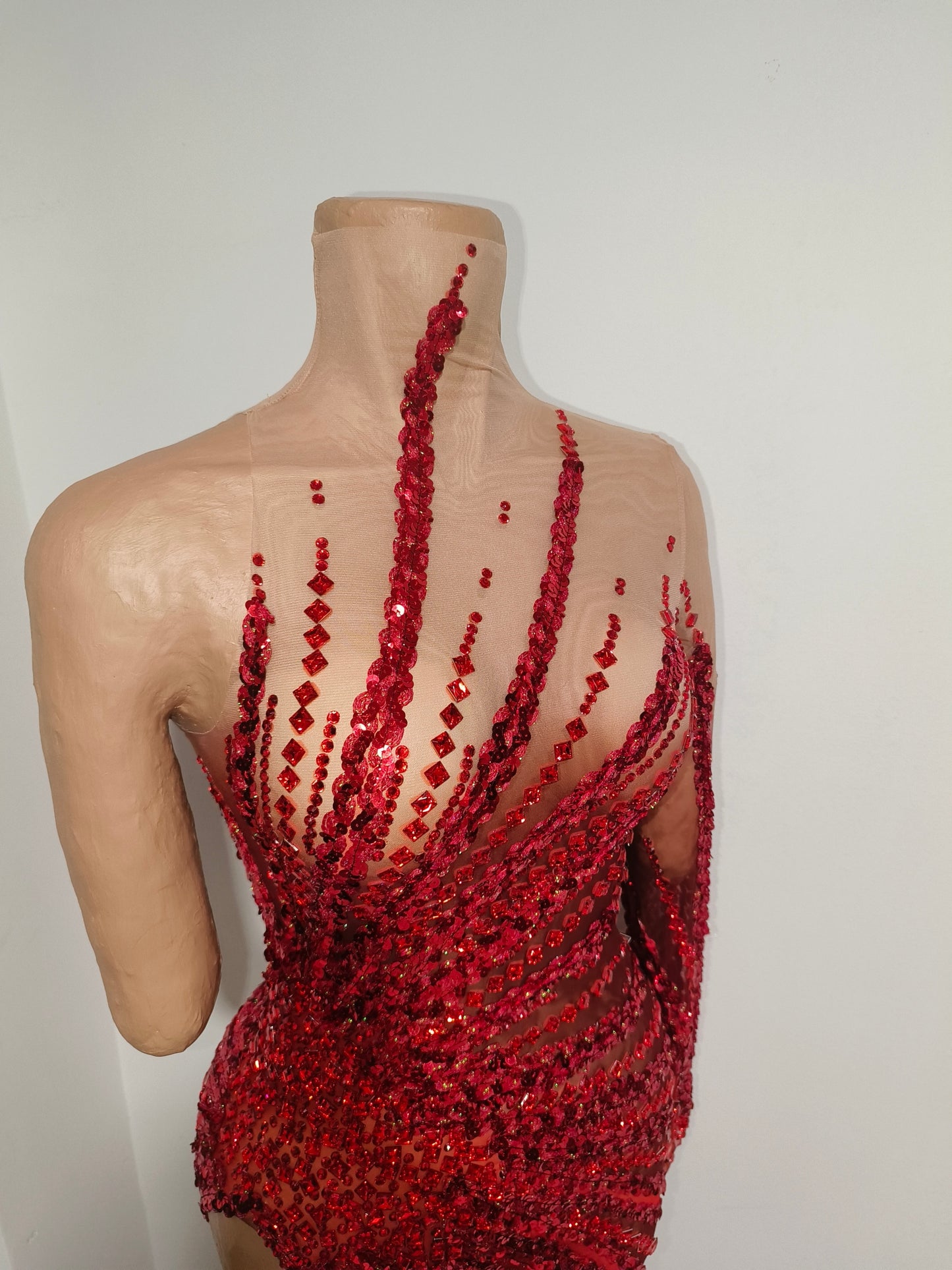 CELESINYI Xuejiang Crystal Red Asymmetric Gown