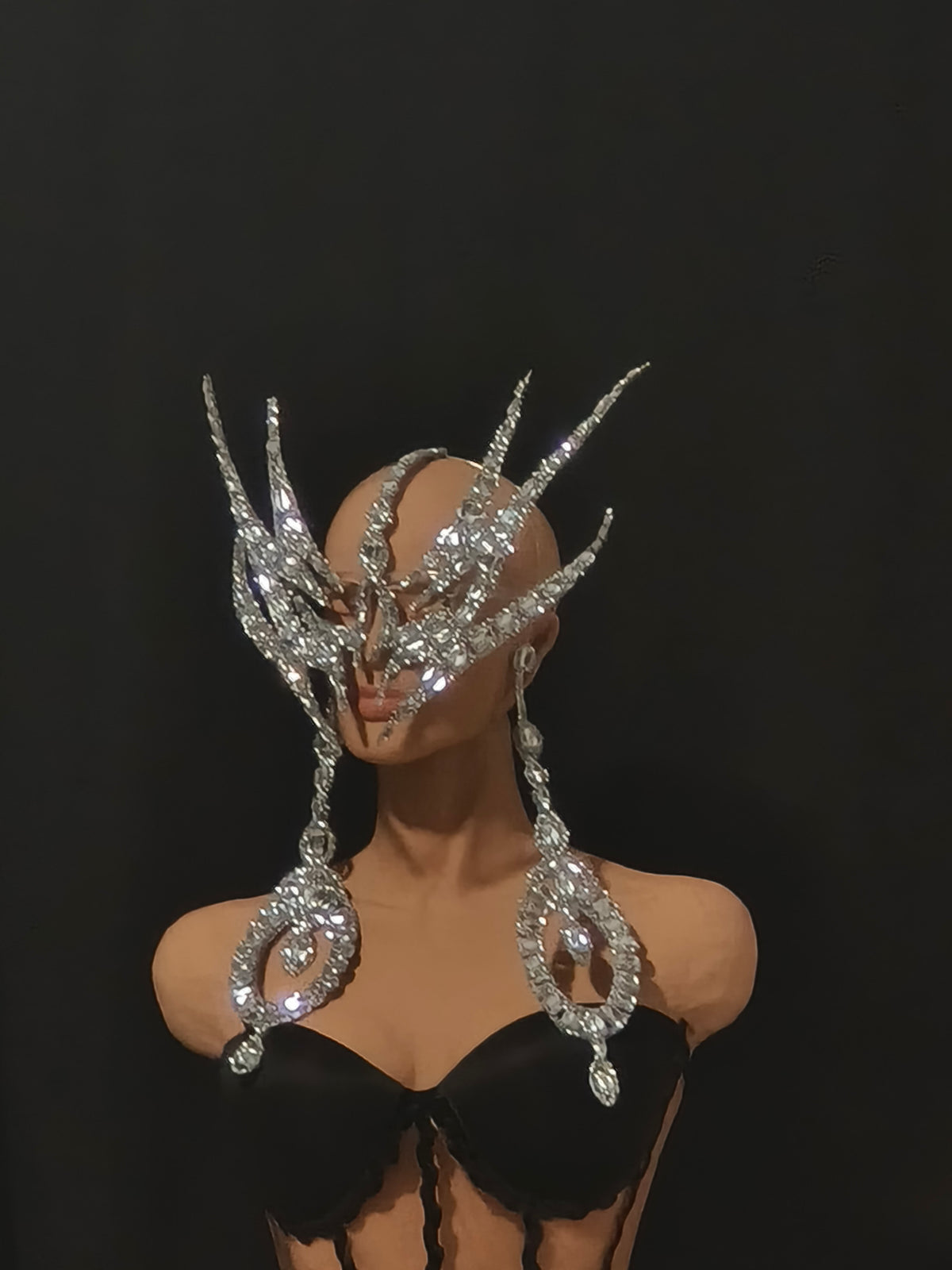 CELESINYI Taozhuang Crystal Spiked Crown Earring Set
