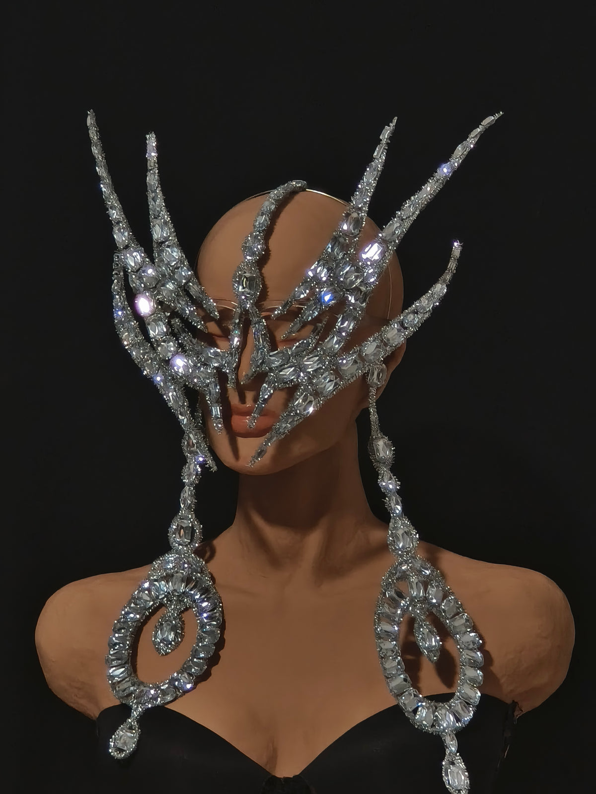 CELESINYI Taozhuang Crystal Spiked Crown Earring Set