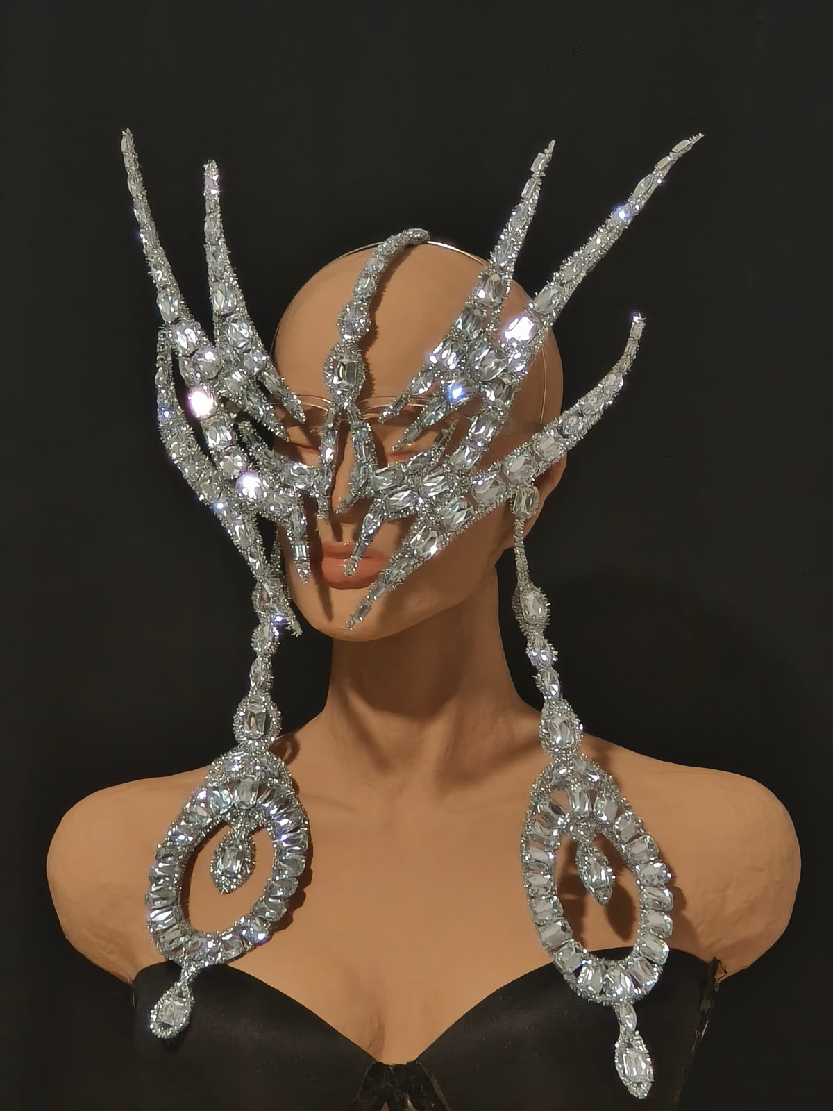 CELESINYI Taozhuang Crystal Spiked Crown Earring Set