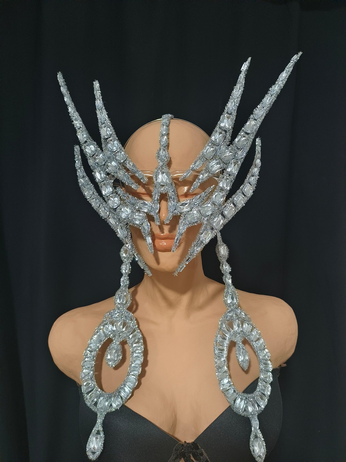 CELESINYI Taozhuang Crystal Spiked Crown Earring Set