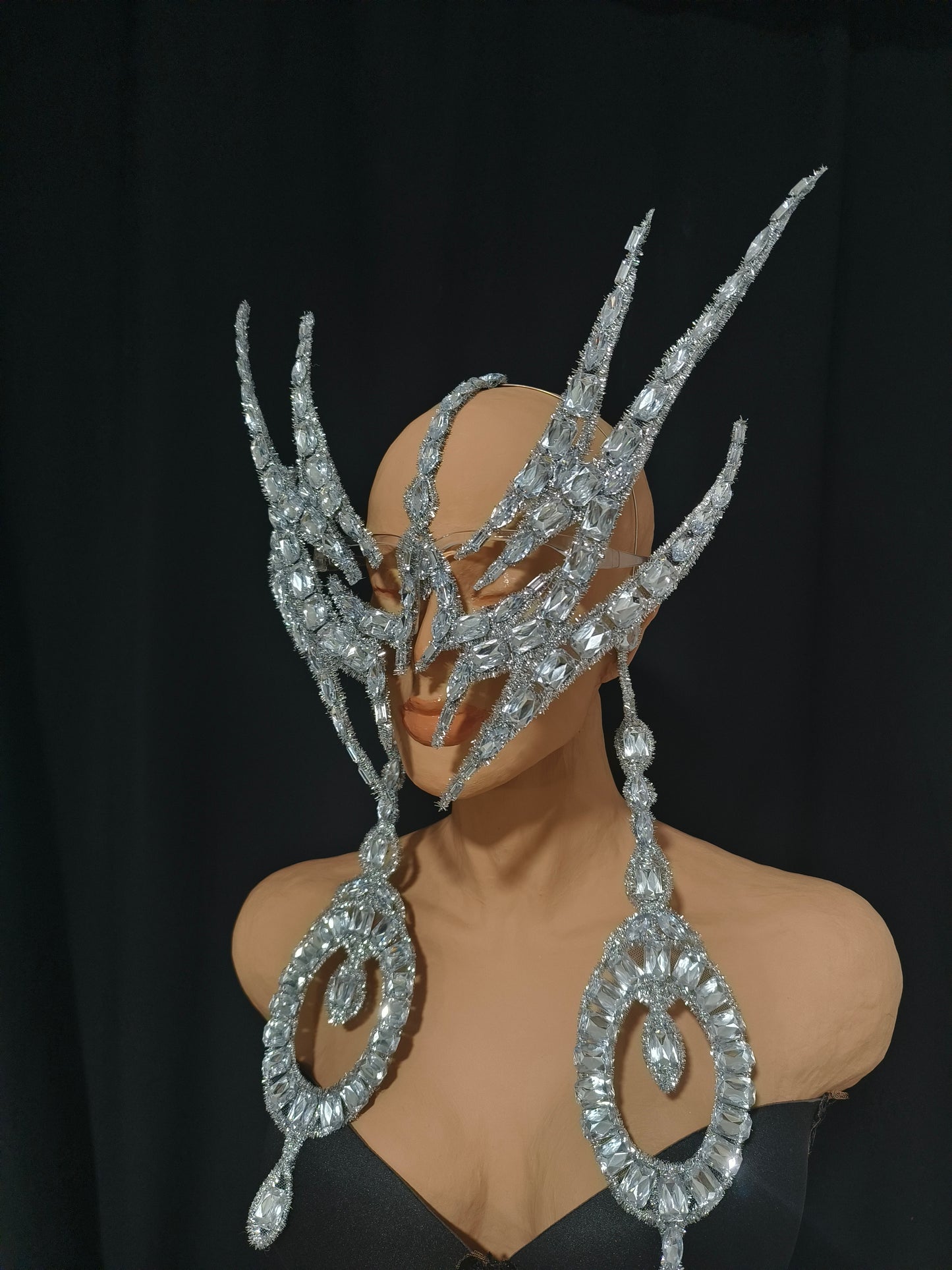 CELESINYI Taozhuang Crystal Spiked Crown Earring Set