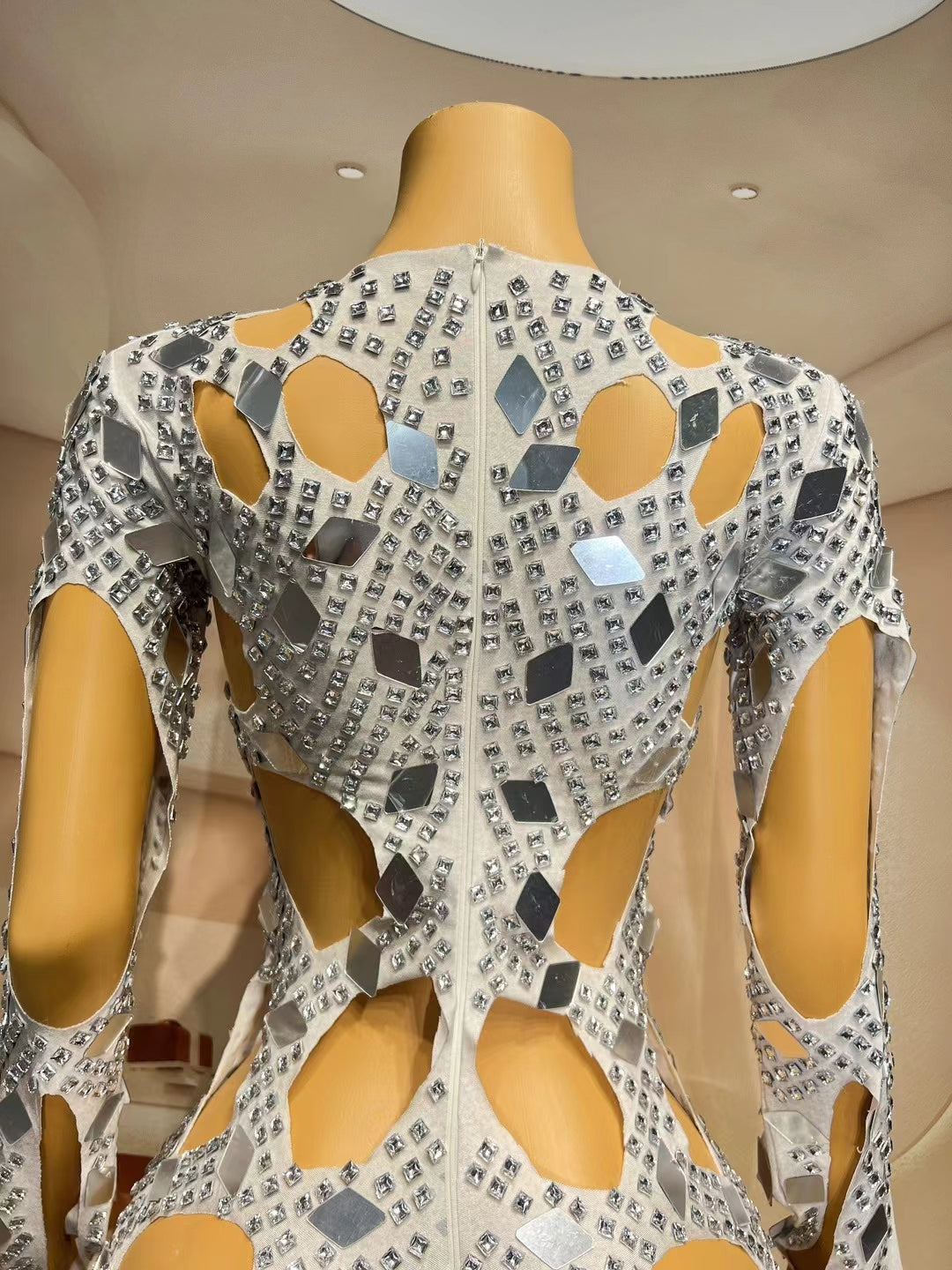 CELESINYI Dongdongqun Crystal Cutout Gown