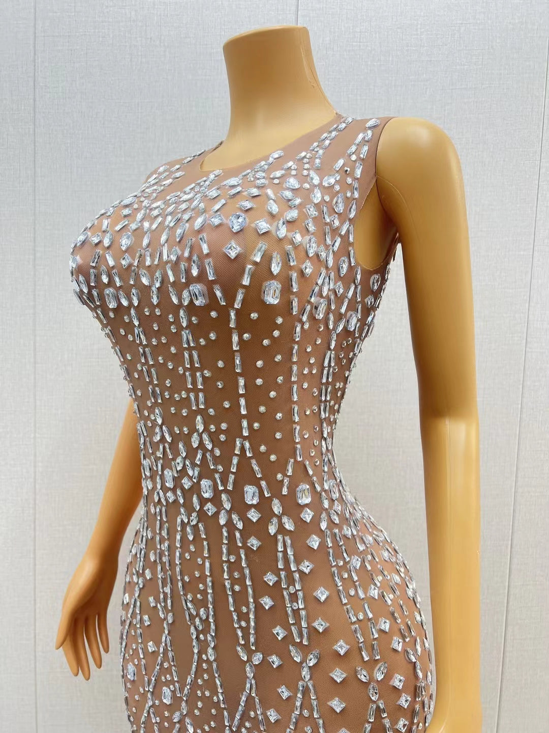 CELESINYI Fange Crystal Grid Gown