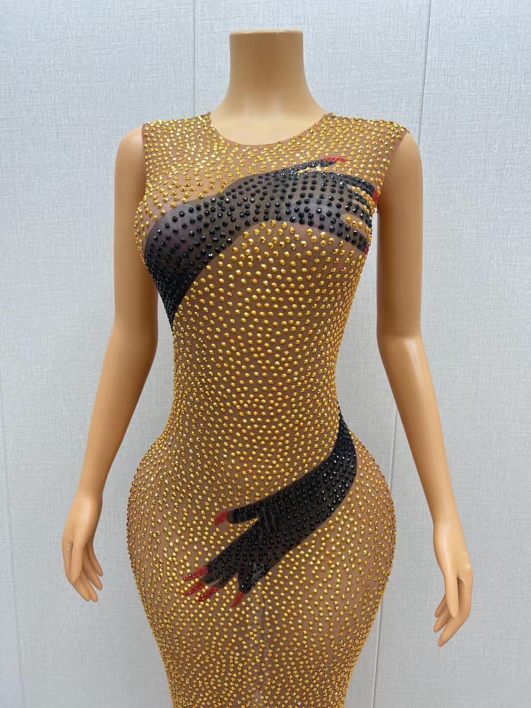 CELESINYI Heishouqun Crystal Hand Gown