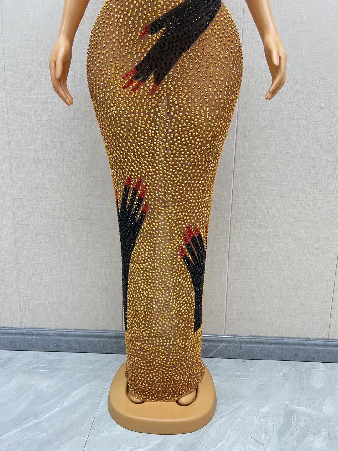 CELESINYI Heishouqun Crystal Hand Gown
