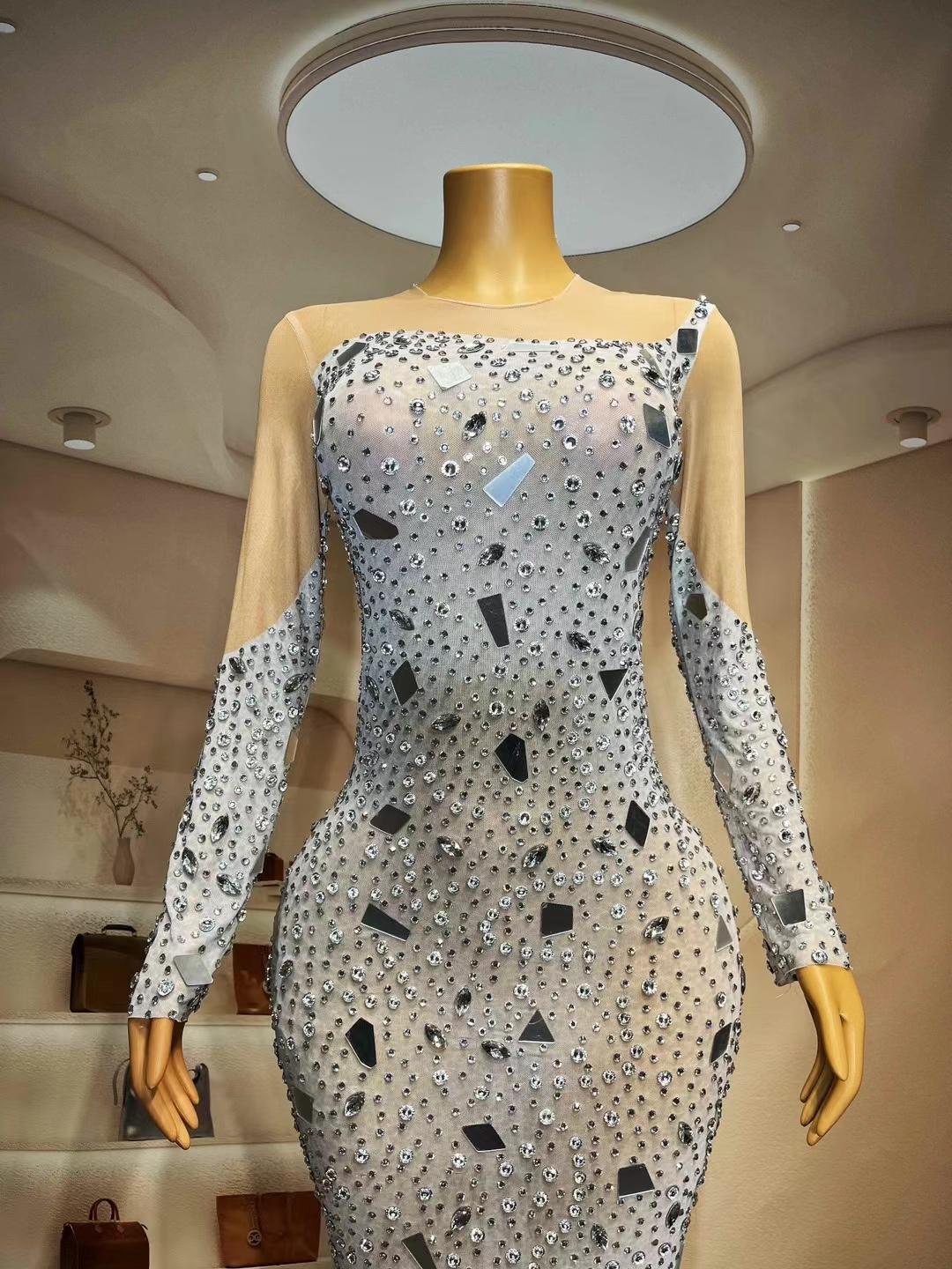 CELESINYI Suiyin Crystal Silver Gown