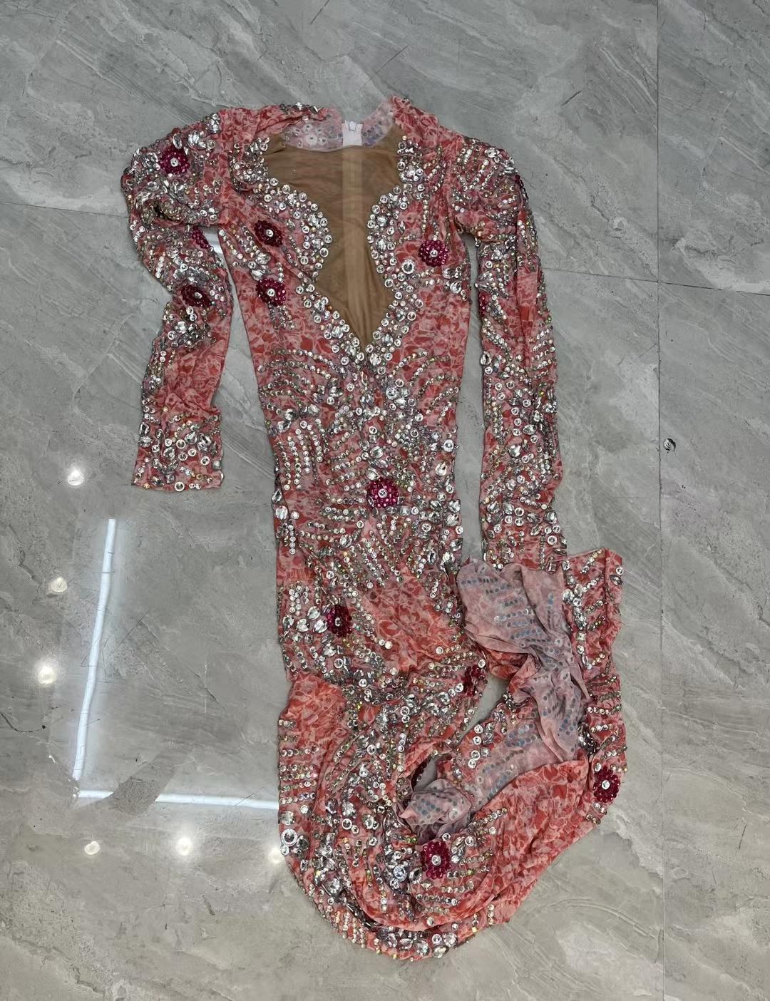 CELESINYI Fenxi Crystal Flower Mermaid Gown