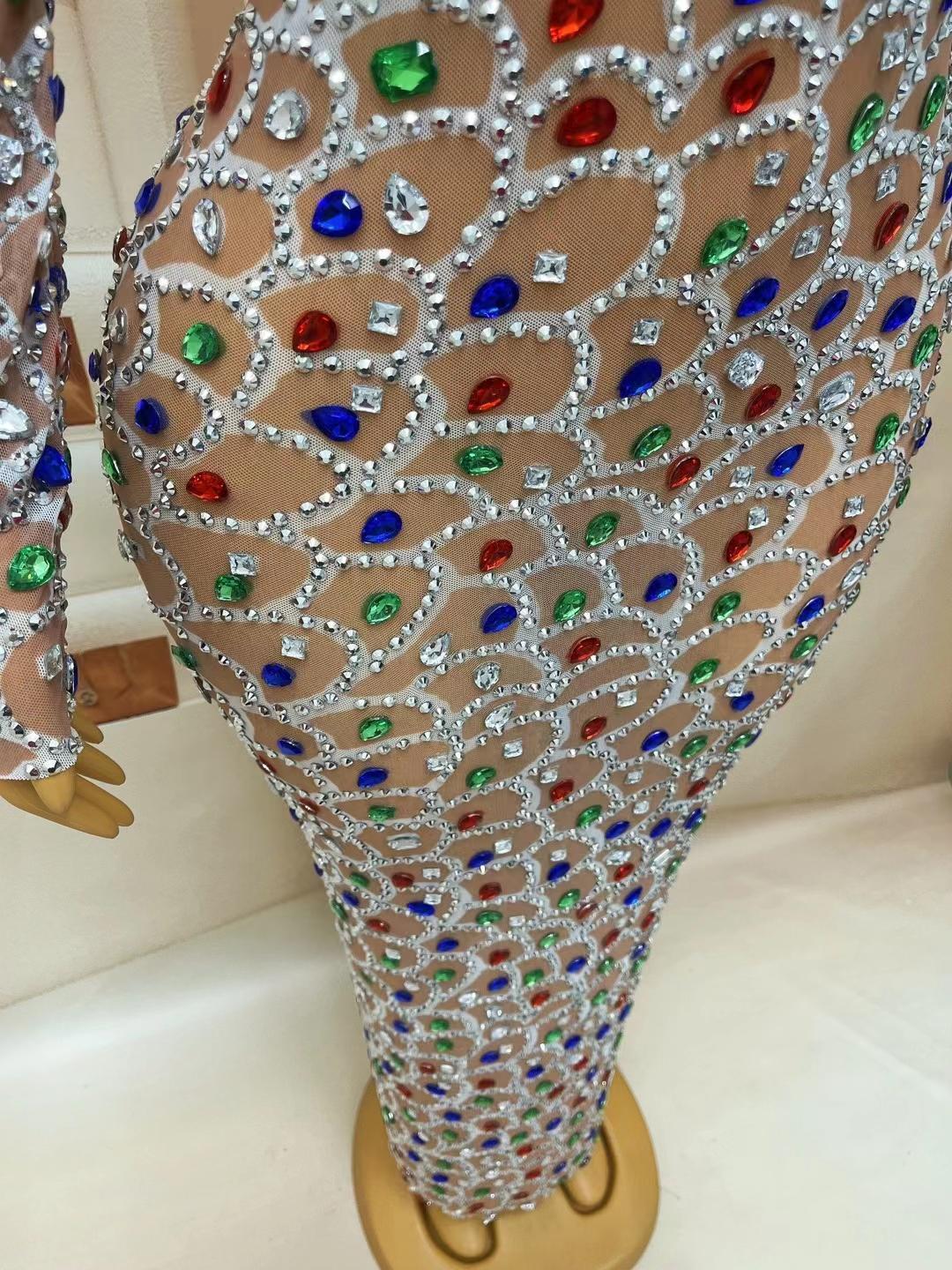 CELESINYI Yulin Crystal Scale Gown