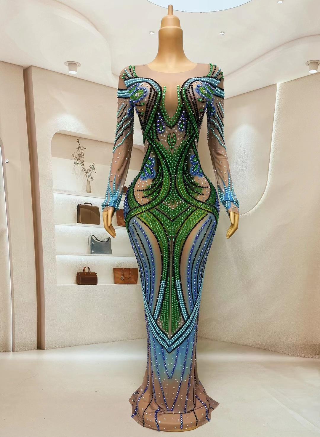CELESINYI Qingsi Crystal Peacock Gown