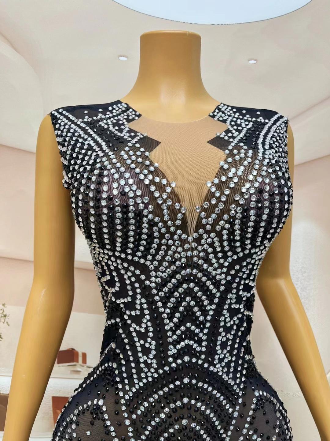 CELESINYI Heizun Crystal Black Gown