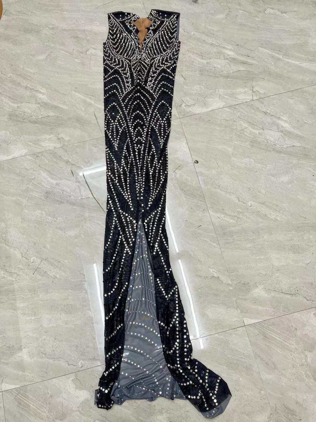CELESINYI Heizun Crystal Black Gown