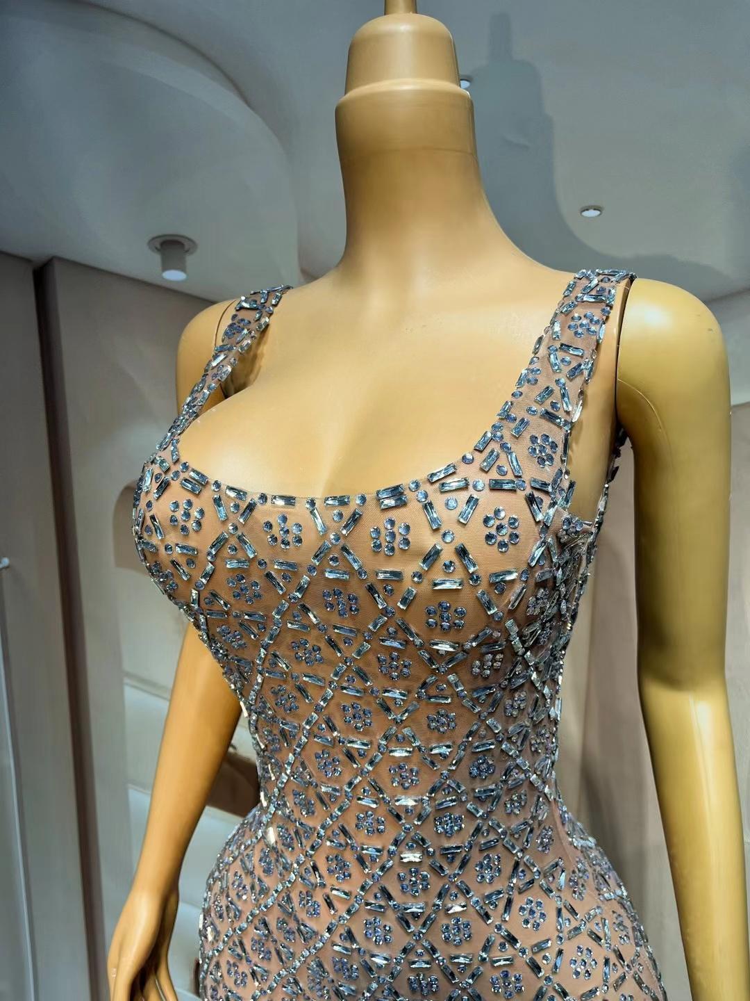 CELESINYI Liujiao Crystal Hexagon Gown