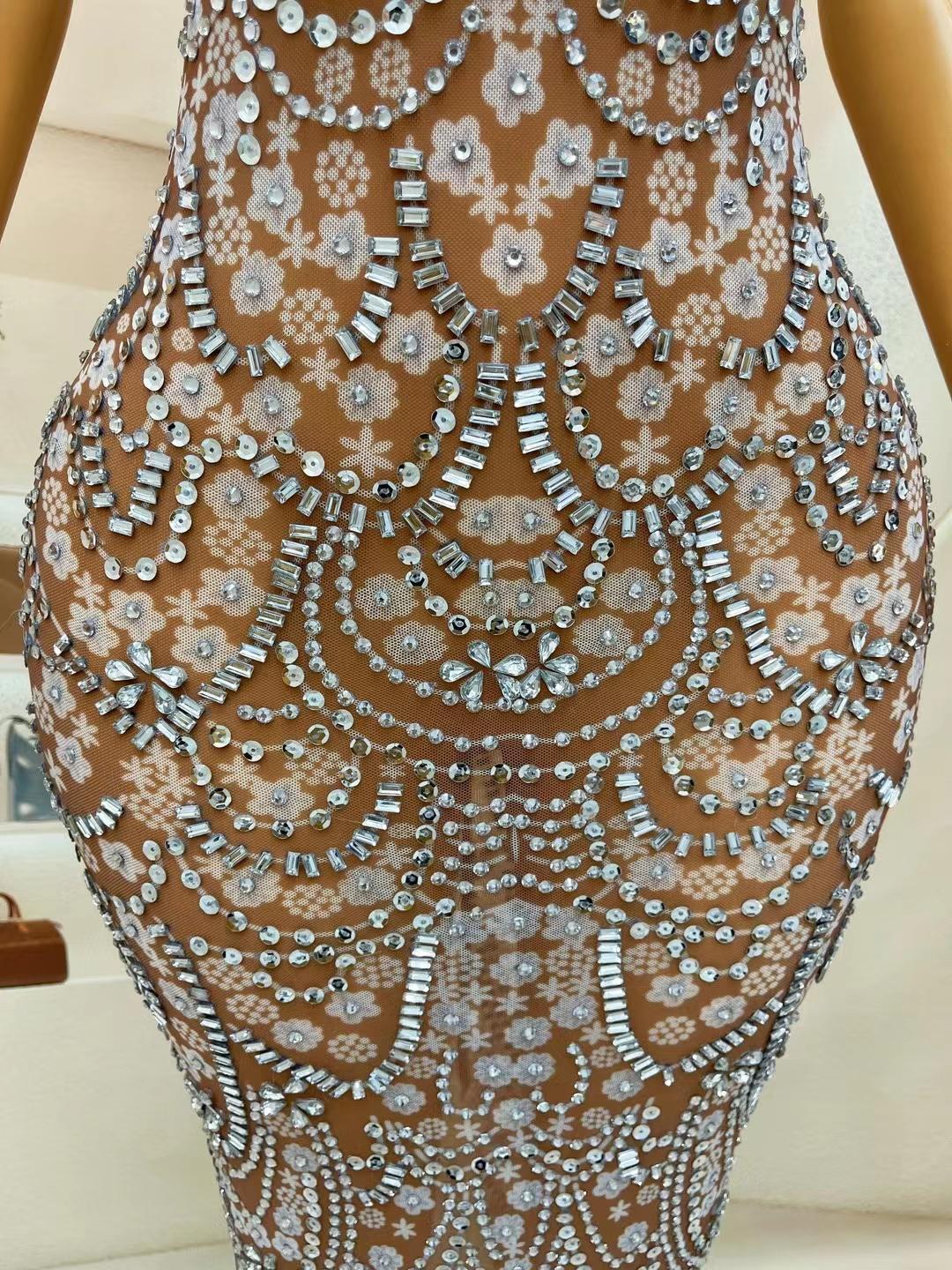 CELESINYI Chuju Crystal Daisy Gown