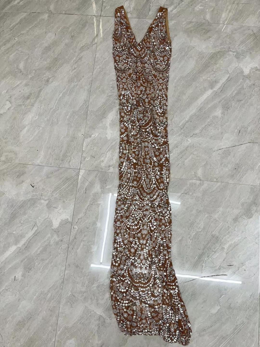 CELESINYI Chuju Crystal Daisy Gown
