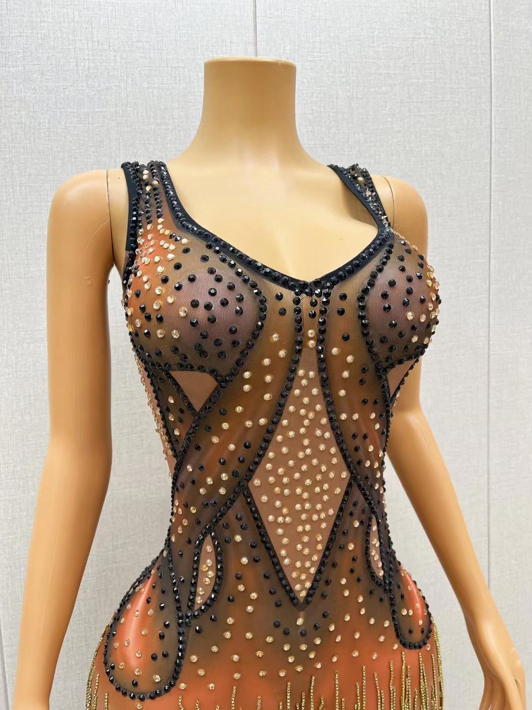 CELESINYI Niujiaojian Crystal Deep V Gown