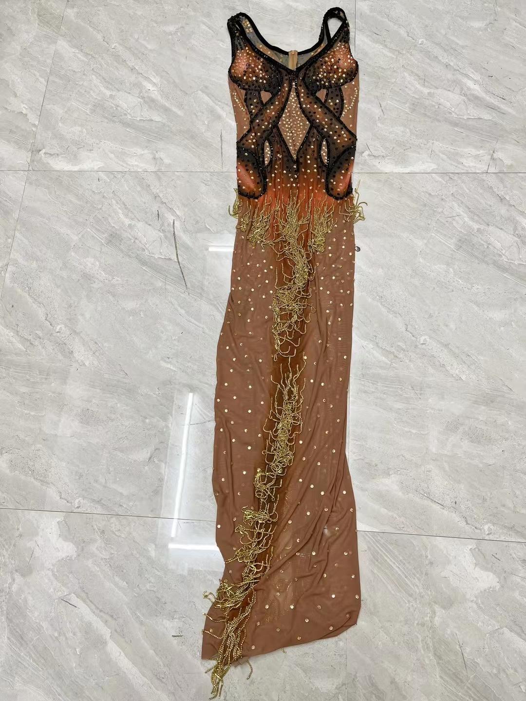 CELESINYI Niujiaojian Crystal Deep V Gown
