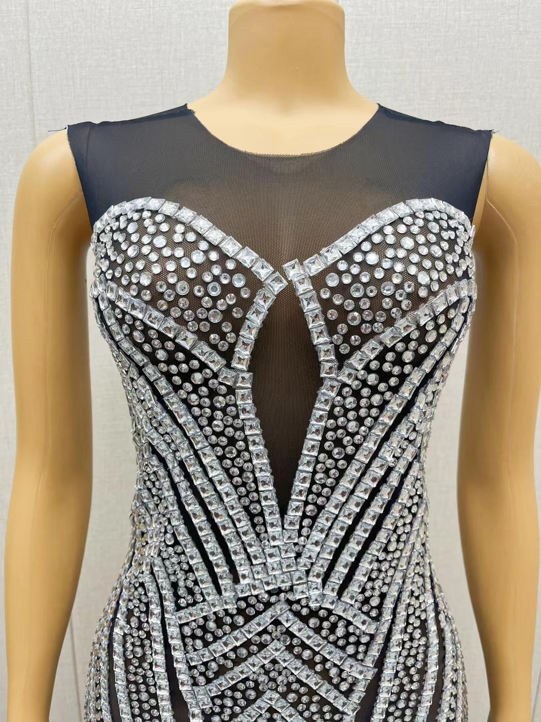 CELESINYI Baisexi Crystal Pinstripe Gown