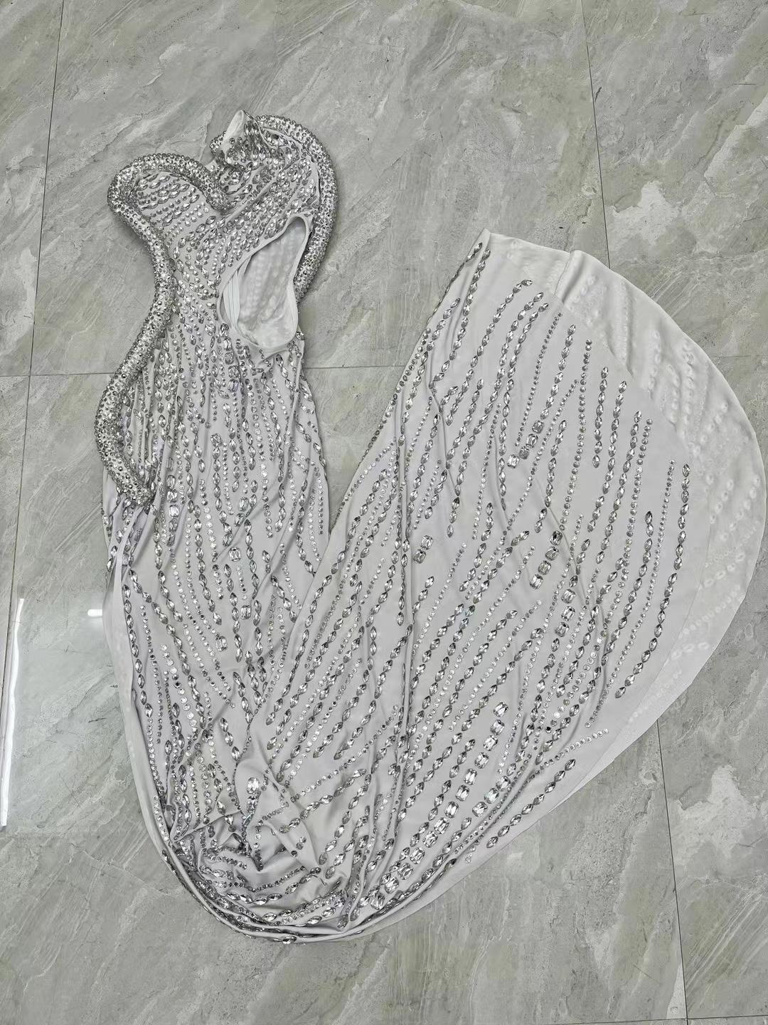 CELESINYI Siluo Crystal White Snake Gown