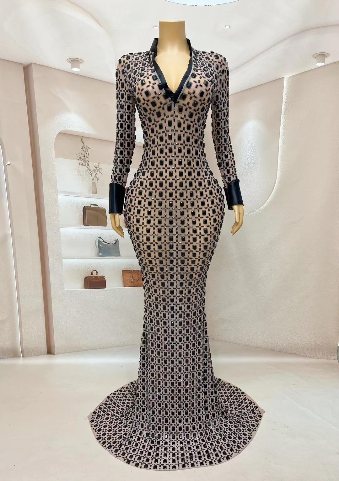 CELESINYI Luntaiyin Crystal Black Grid Gown