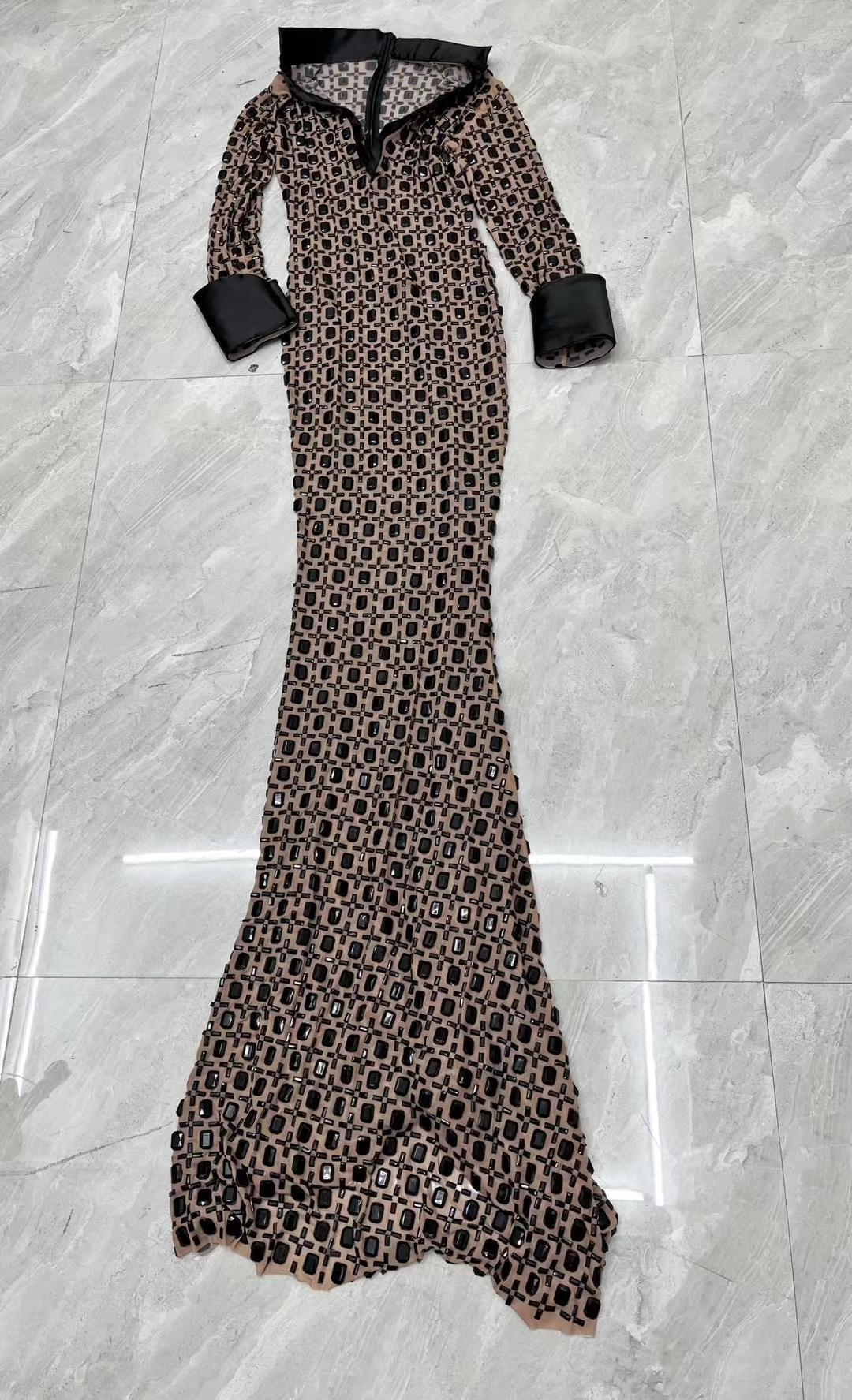 CELESINYI Luntaiyin Crystal Black Grid Gown
