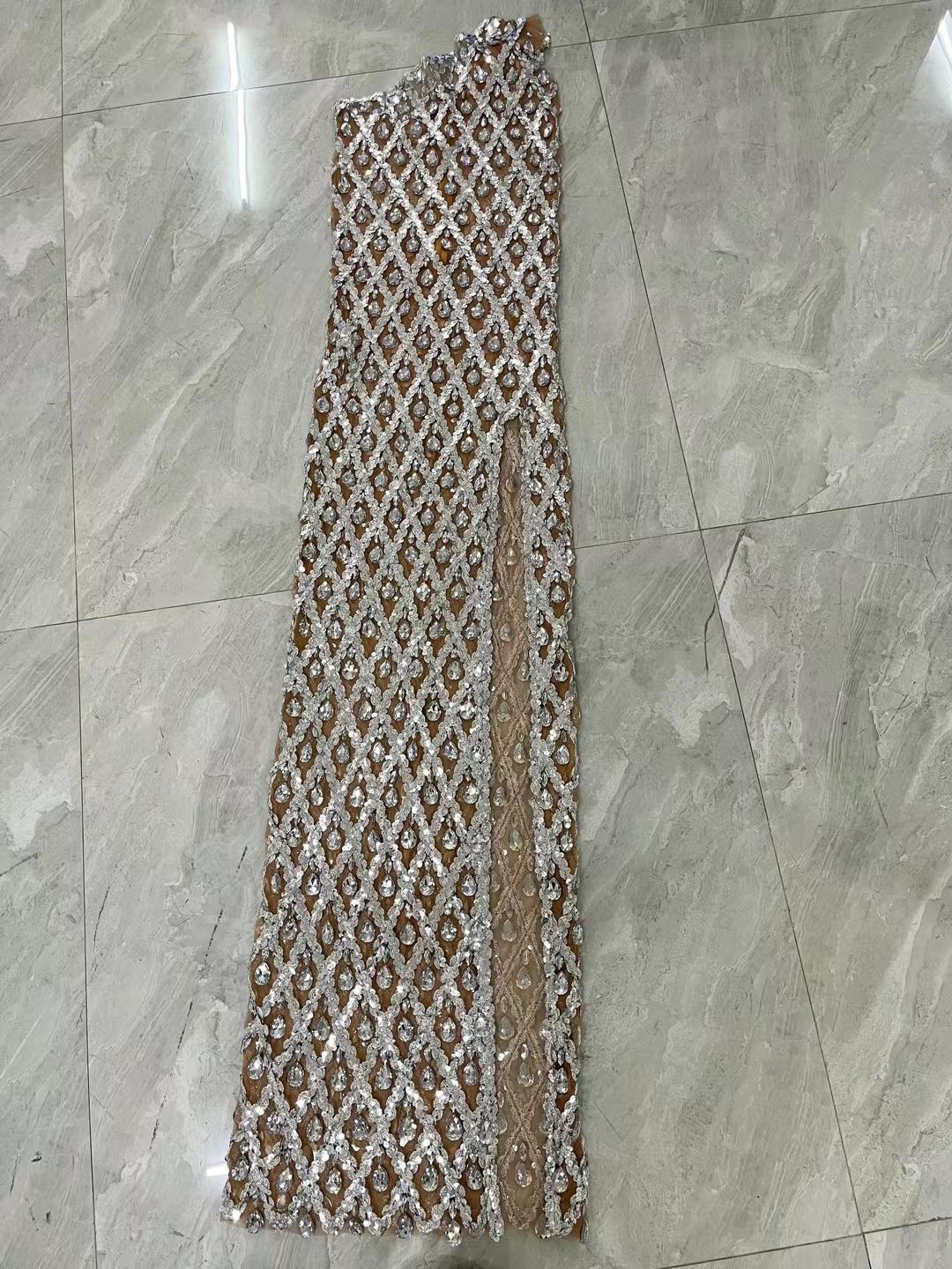 CELESINYI Shaokaojia Crystal One Shoulder Slit Gown