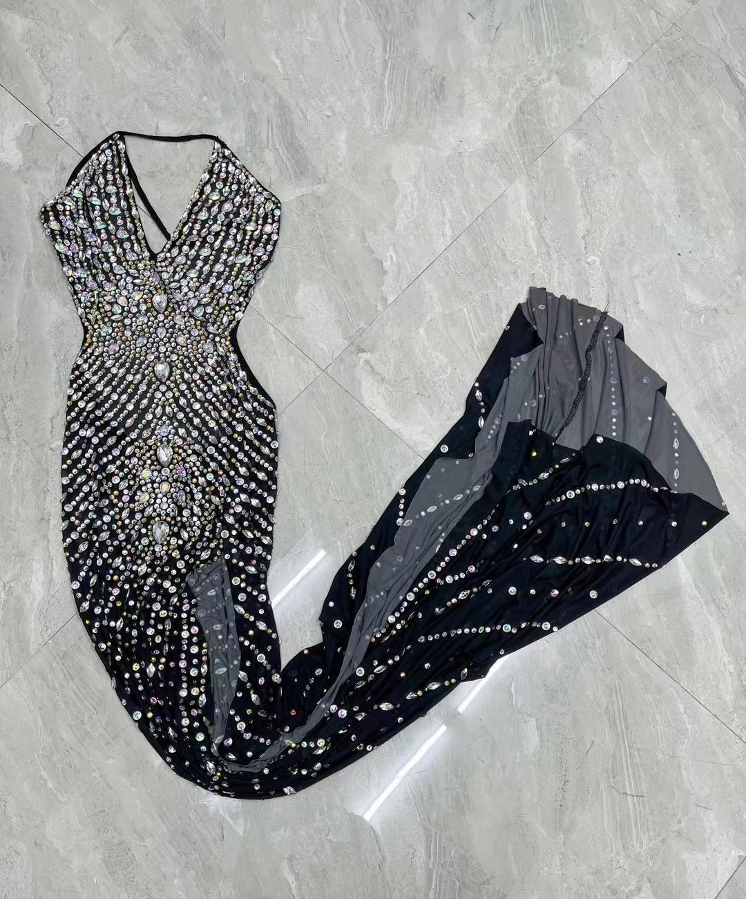 CELESINYI Yuehen Crystal Navy Slit Gown