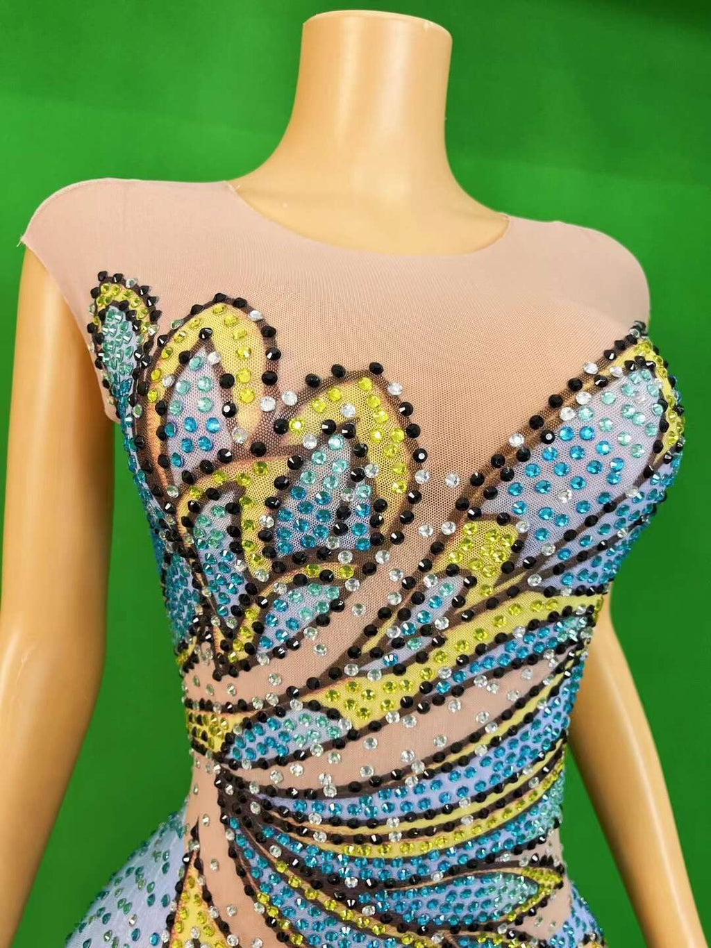 CELESINYI Fengdie Crystal Butterfly Embroidered Gown