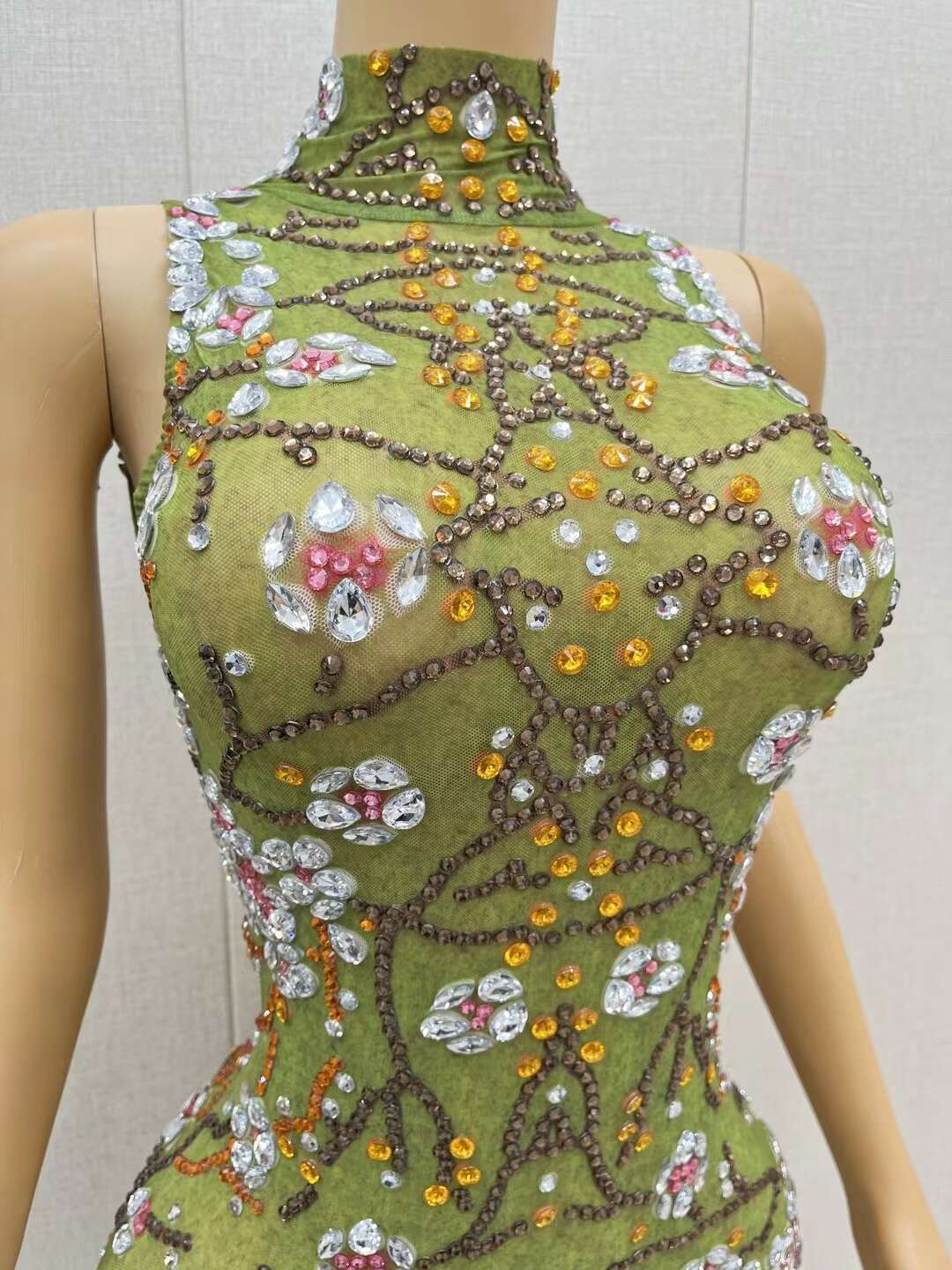 CELESINYI Chunhuaqiushi Crystal Bronze Vine Gown