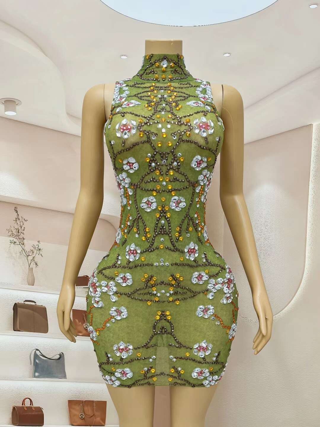 CELESINYI Chunhuaqiushi Crystal Bronze Vine Gown