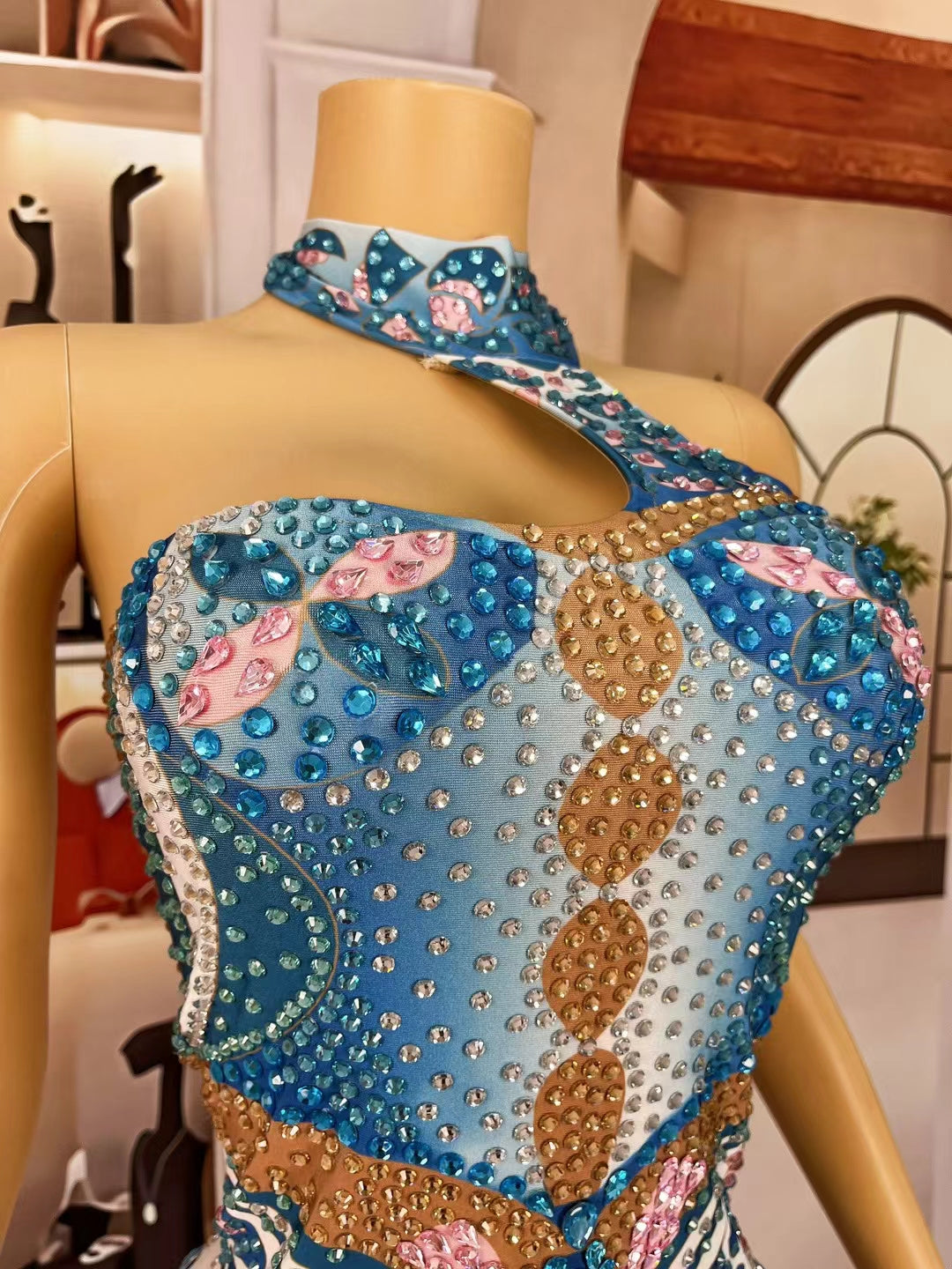 CELESINYI Chuxiahupan Crystal Floral Gown