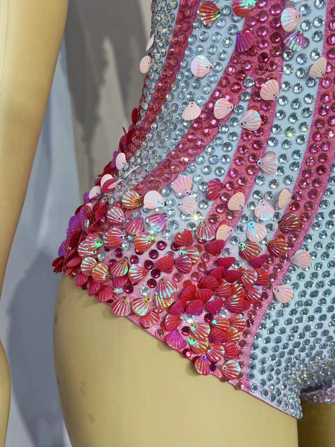 CELESINYI Lanmeimei Crystal Pink Scallop Bodysuit
