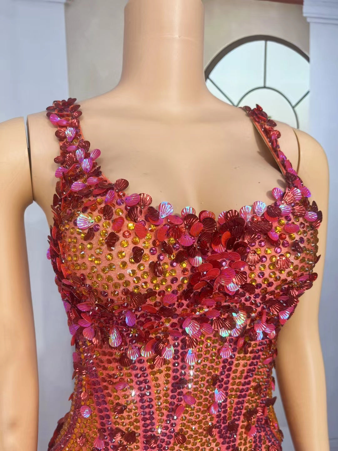 CELESINYI Lanmeimei Crystal Red Scallop Bodysuit