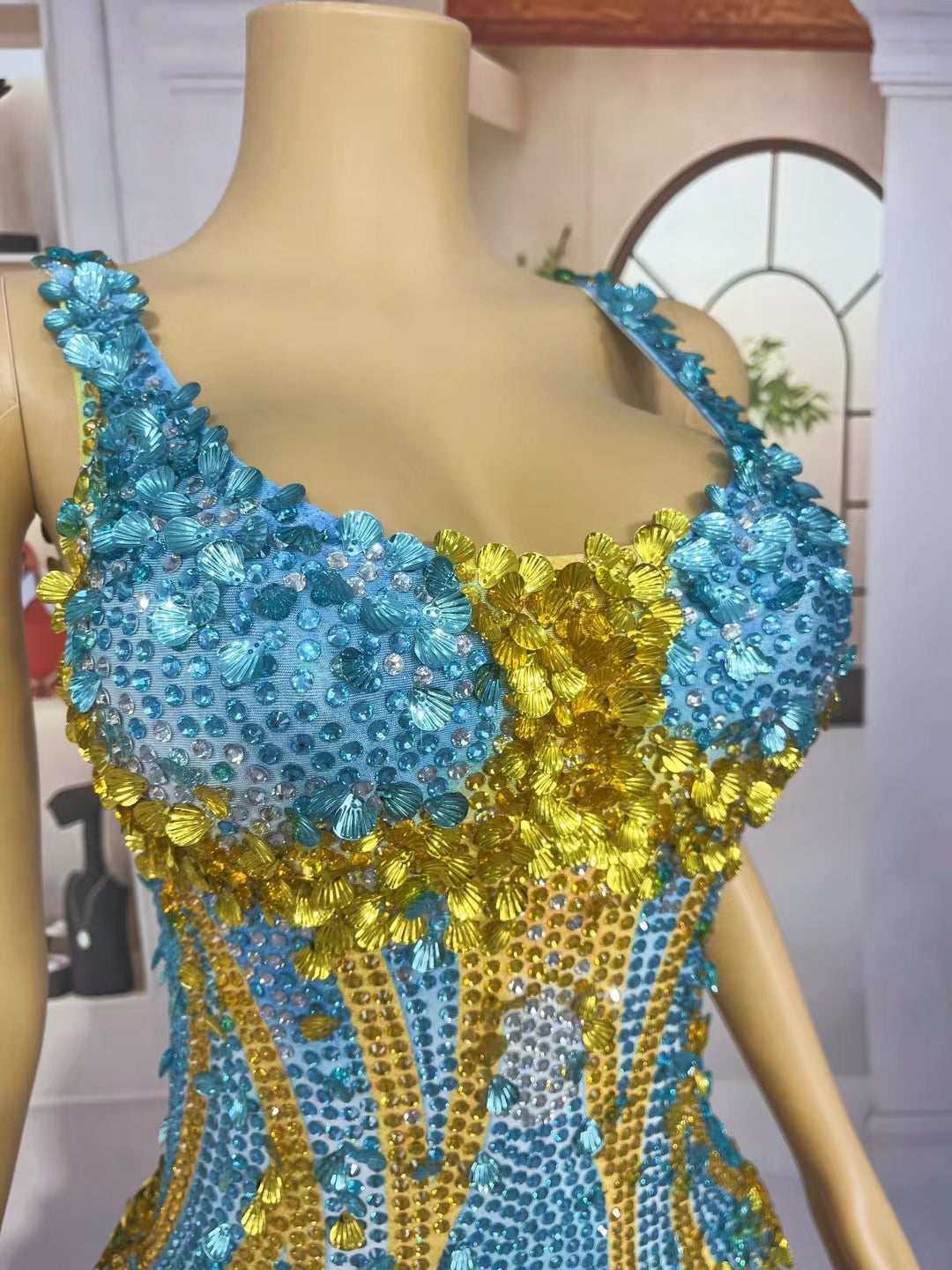 CELESINYI Lanmeimei Crystal Gold Scallop Bodysuit