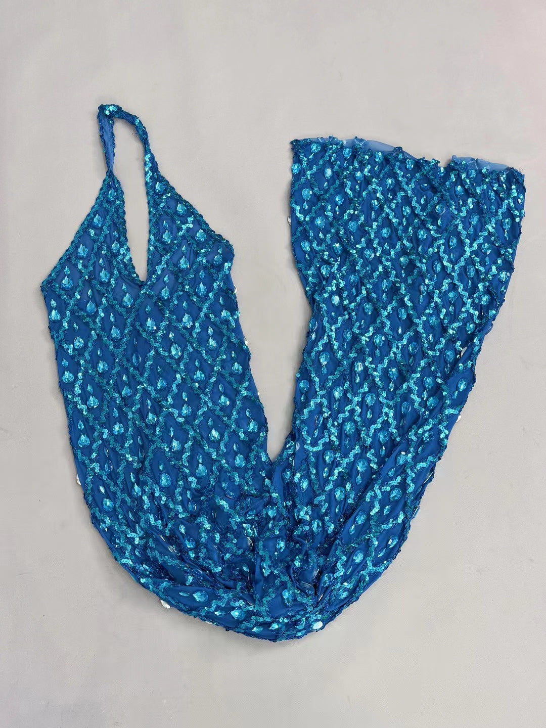 CELESINYI Shaokaojiejiaocha Crystal Blue Criss Cross Halter Gown