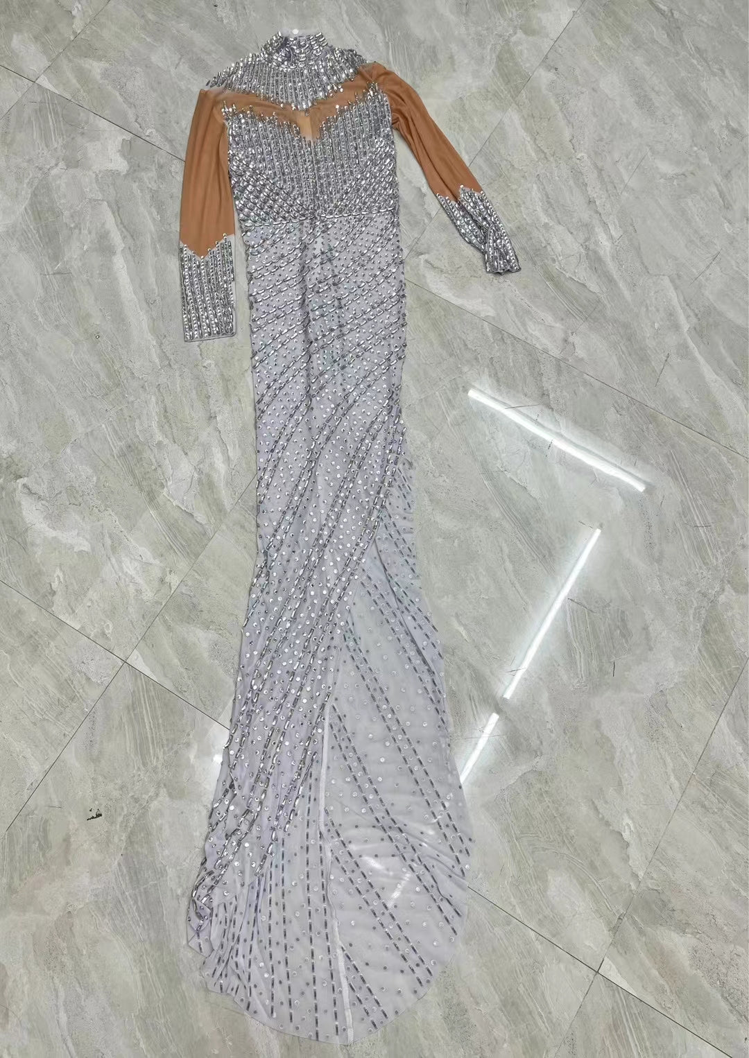 CELESINYI Xuejian Crystal Silver Illusion Gown
