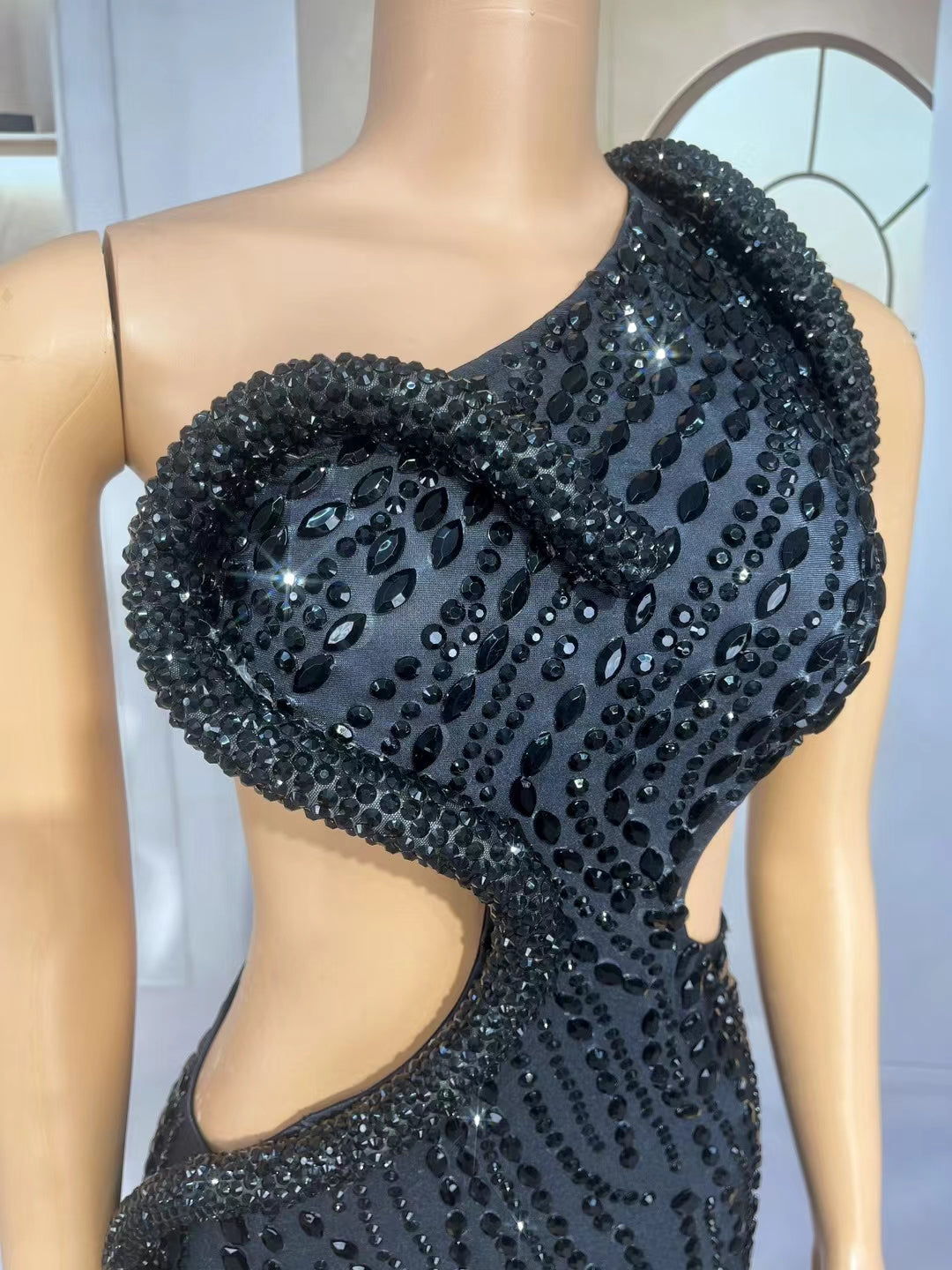 CELESINYI Siluo Crystal Black Snake Gown