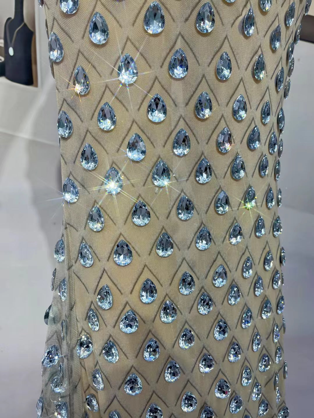 CELESINYI Baishe Crystal Pearl Snake Gown