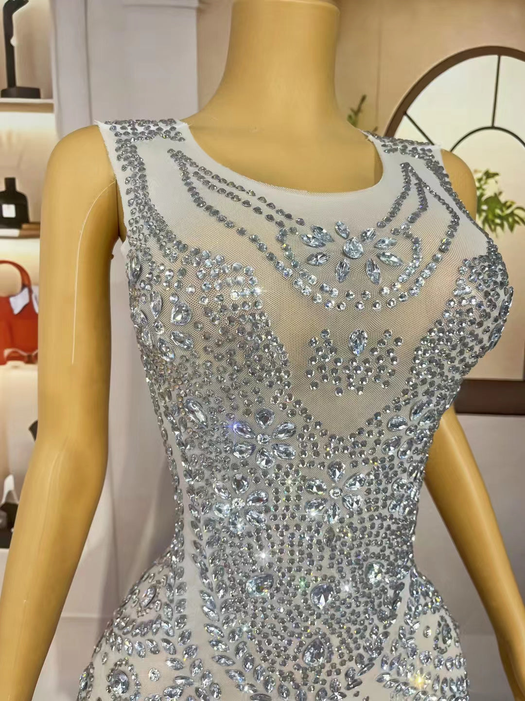 CELESINYI Bailianyinsi Crystal Lotus Silver Gown
