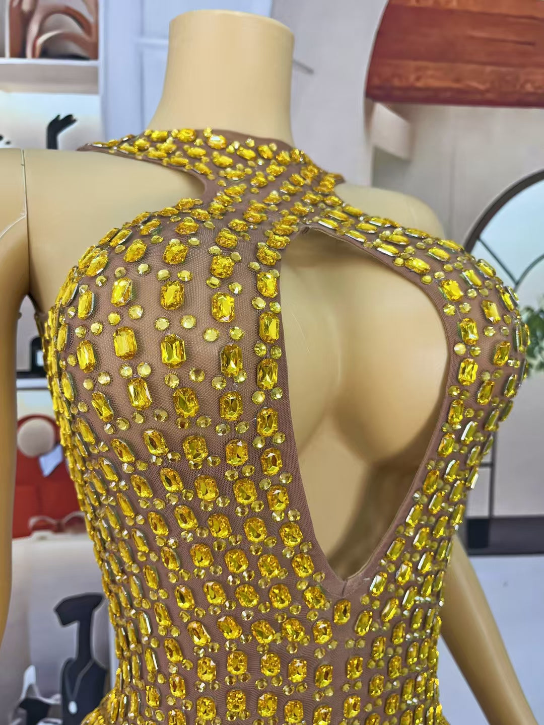 CELESINYI Liusixian Crystal Yellow Keyhole Gown