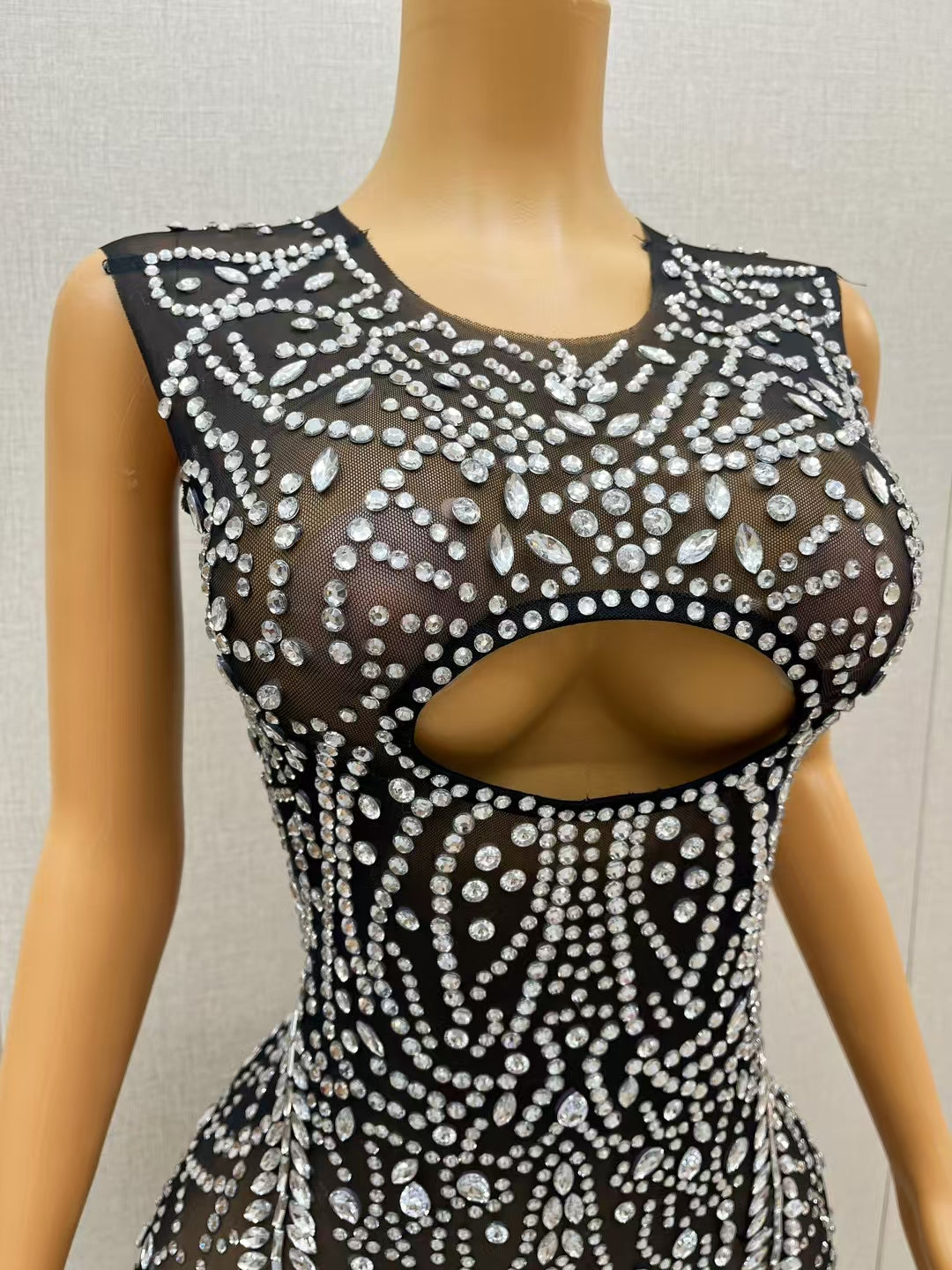 CELESINYI Moyu Crystal Moon Cutout Gown