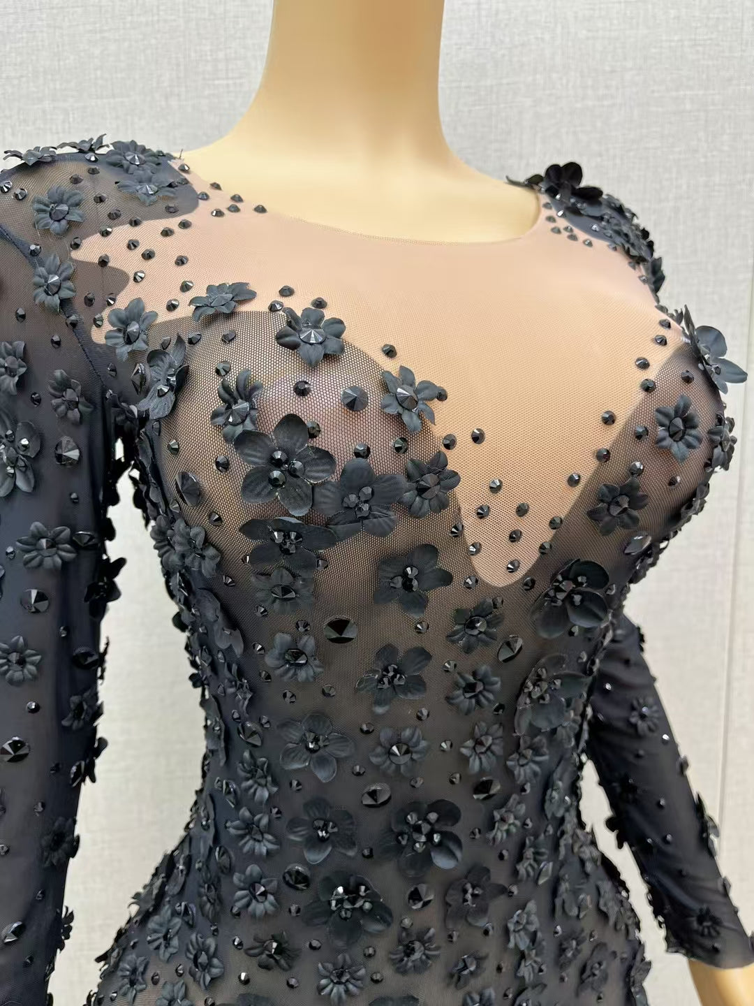 CELESINYI Chunjie Crystal Black Flower Long Sleeve Gown